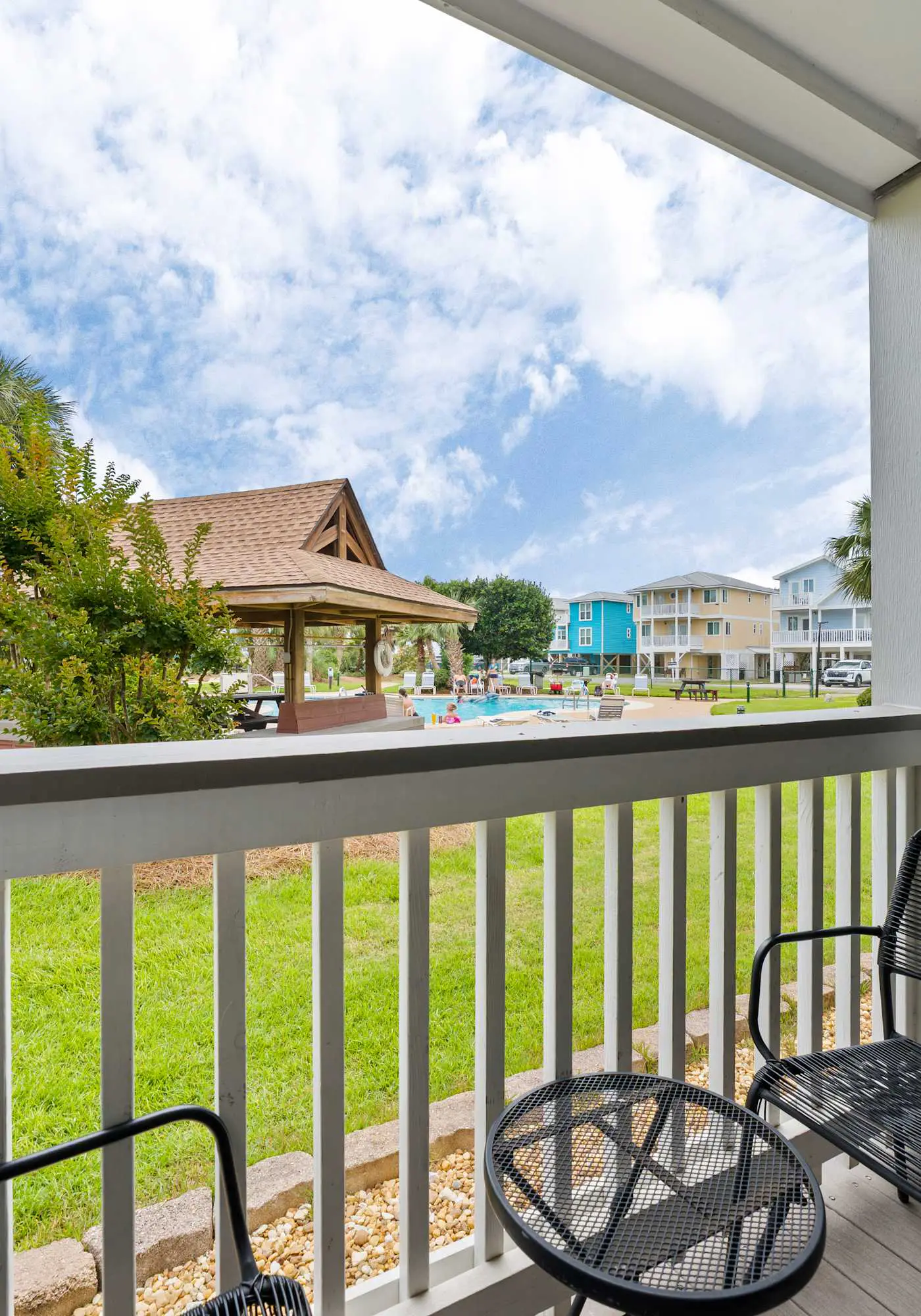 Modern studio with pools, sports courts, a gym & easy beach access
