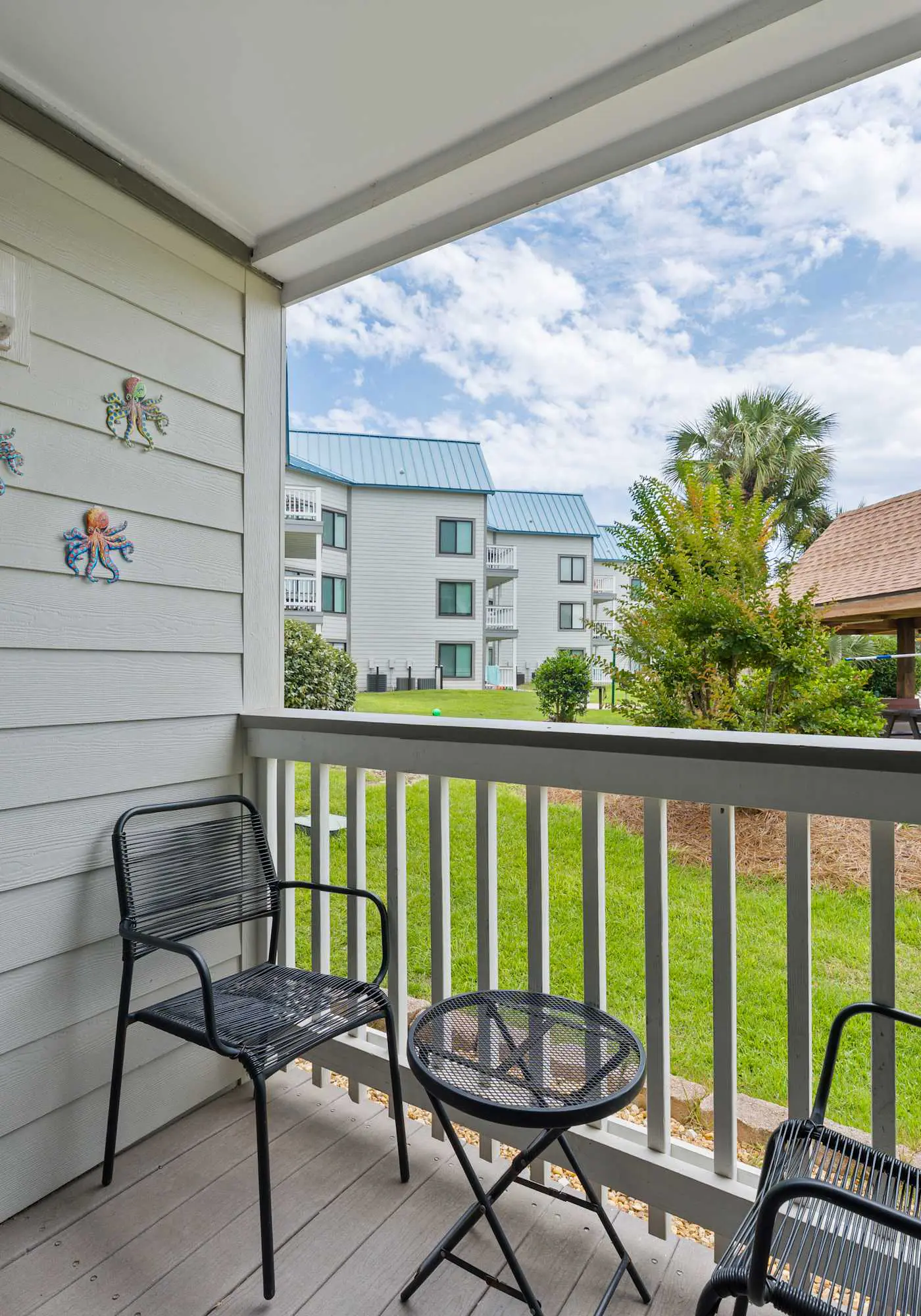 Modern studio with pools, sports courts, a gym & easy beach access