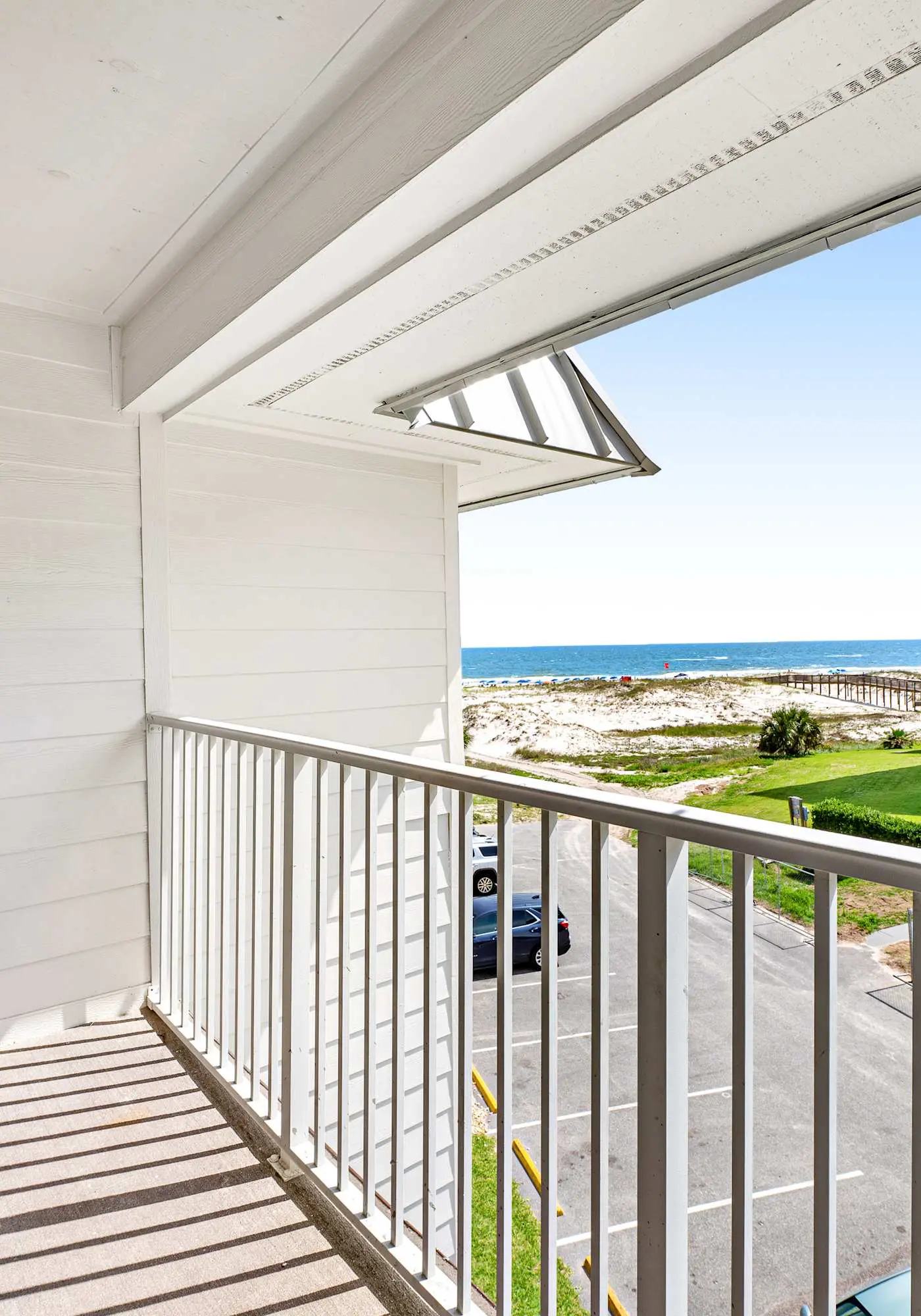 Beach-view retreat with shared gym, pool, and beach access