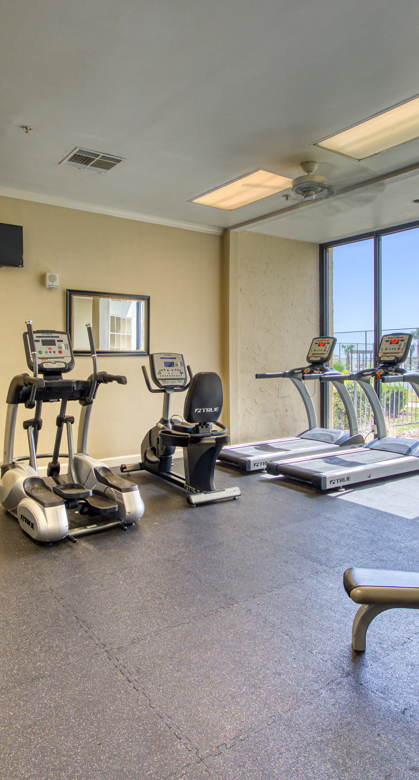 Plantation Dunes condo with Gulf views, pool, hot tubs & gym - walk to beach