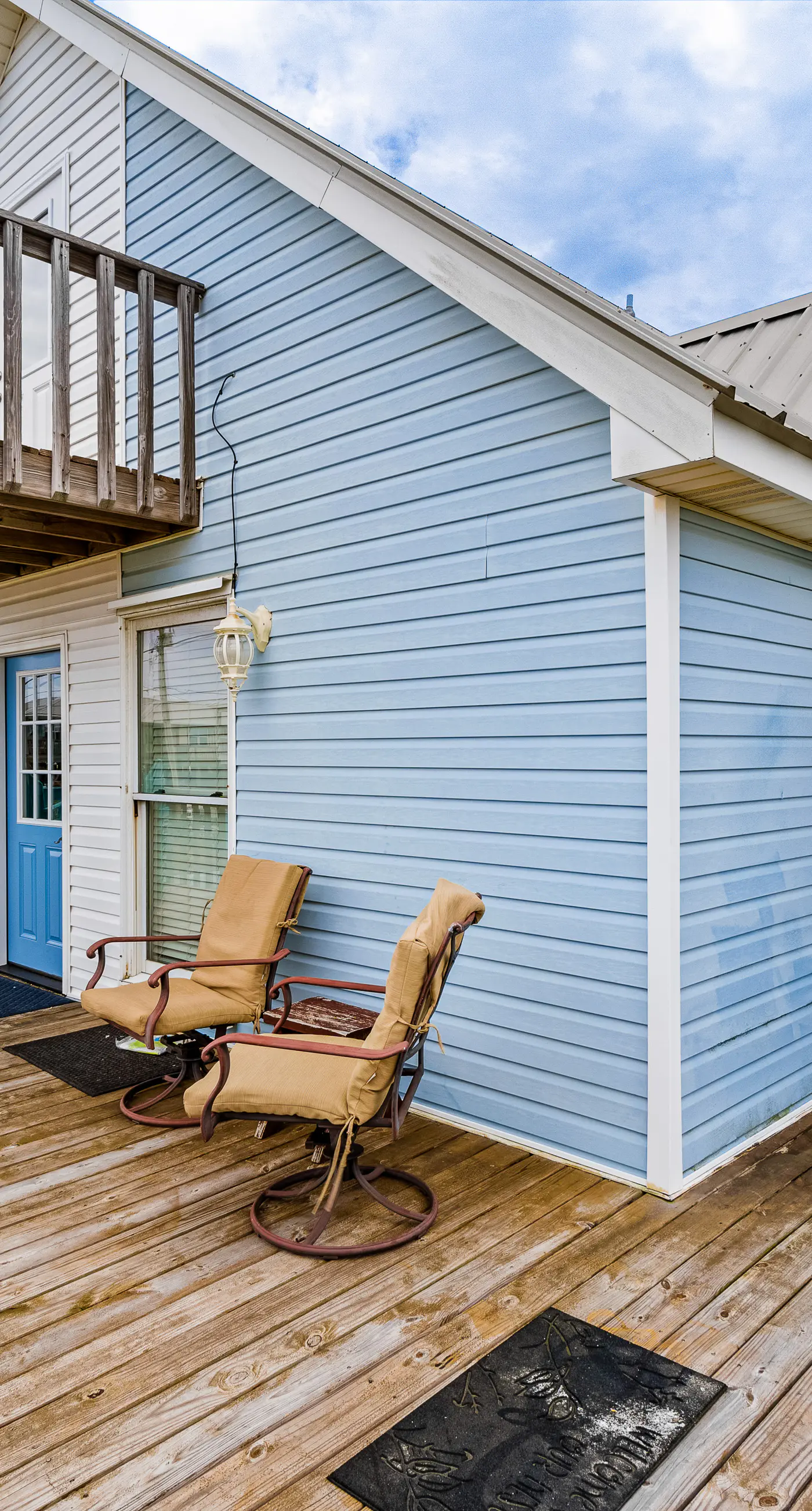 Dreamy, dog-friendly, coastal retreat with screened porch - walk to the beach