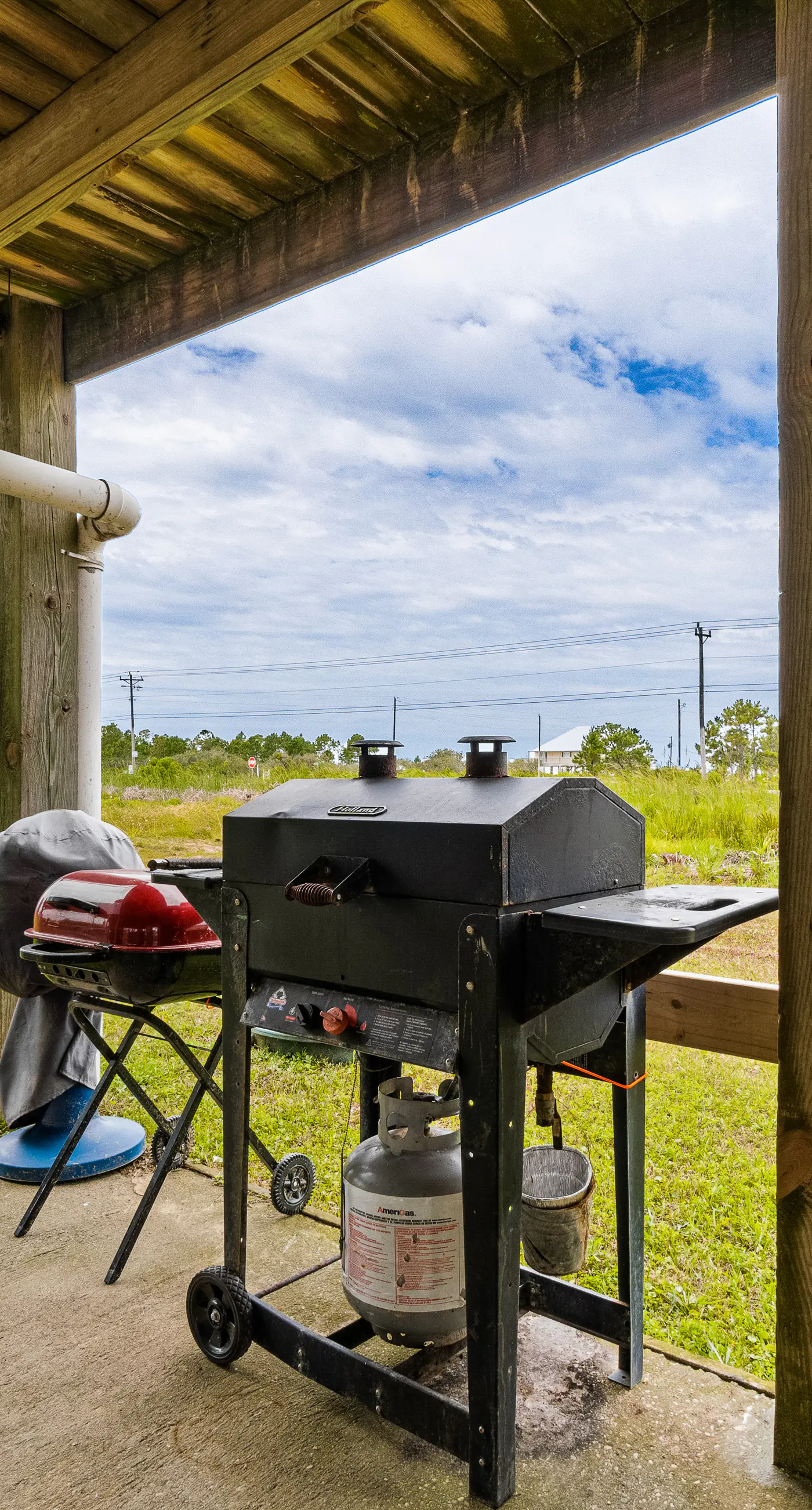 Dreamy, dog-friendly, coastal retreat with screened porch - walk to the beach