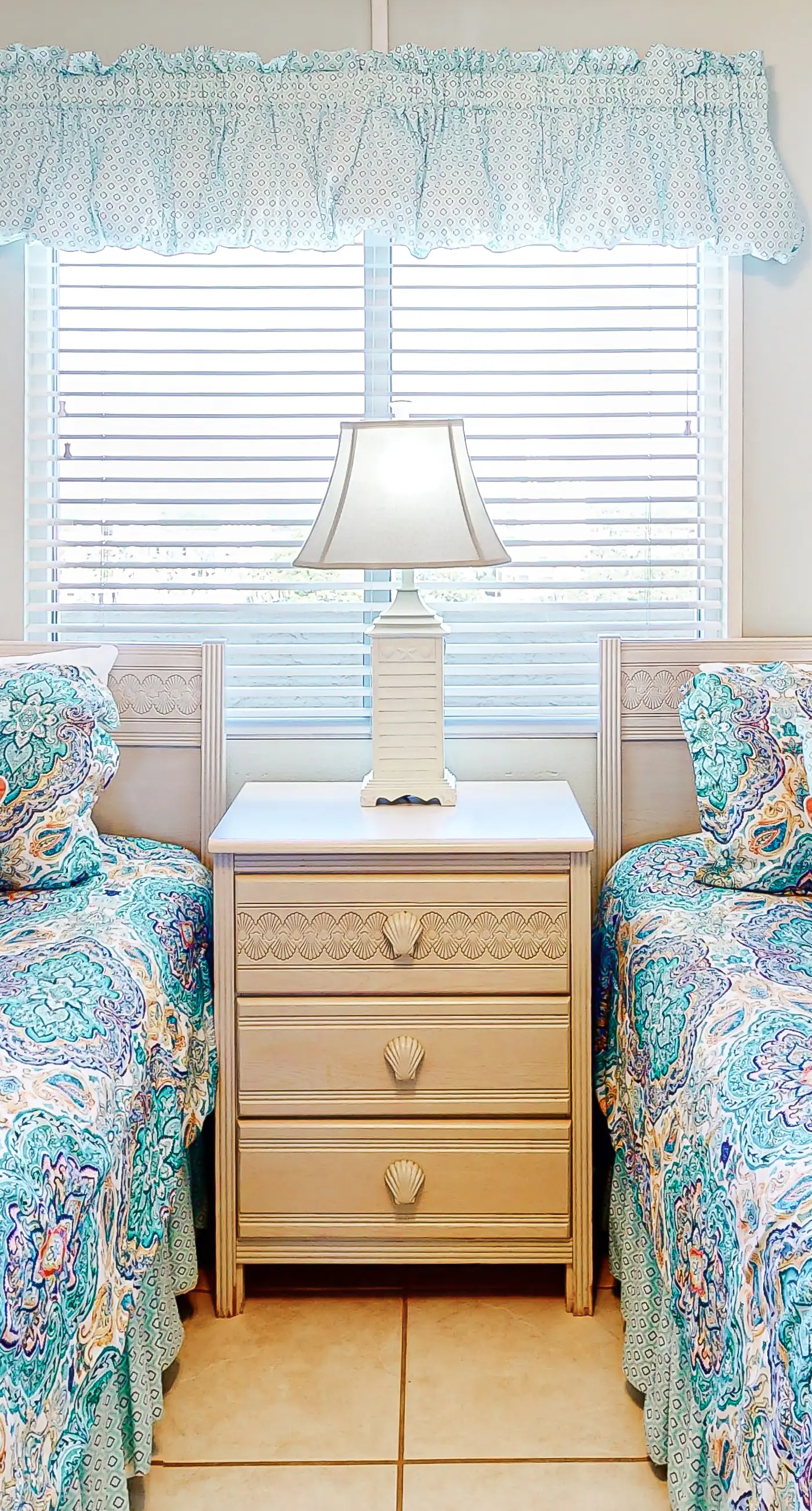 Condo with Gulf-facing balcony, shared pool, hot tub, gym