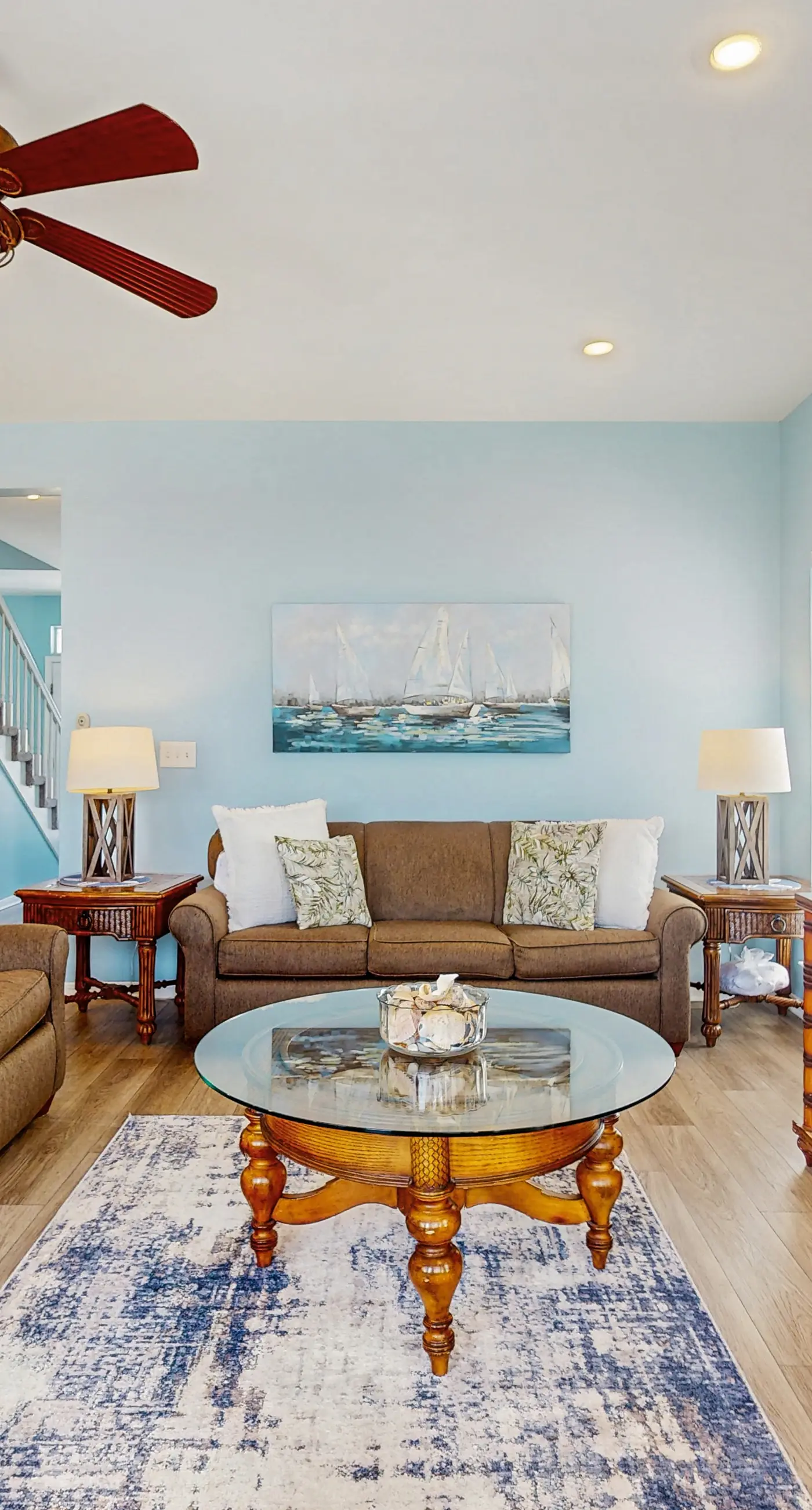 Charming cottage with deck, beach access, pools, and hot tub