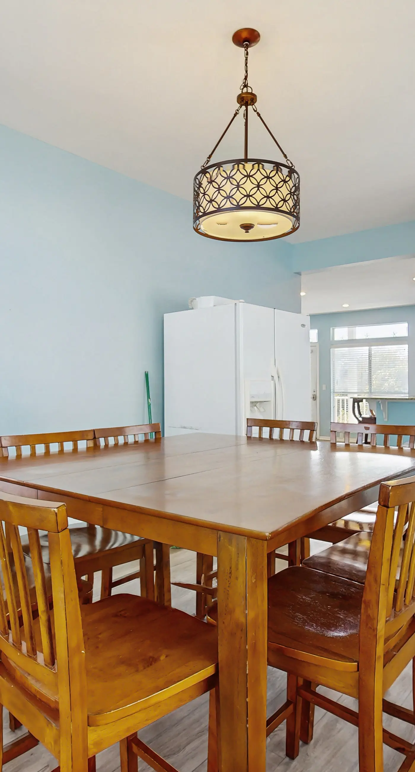 Charming cottage with deck, beach access, pools, and hot tub