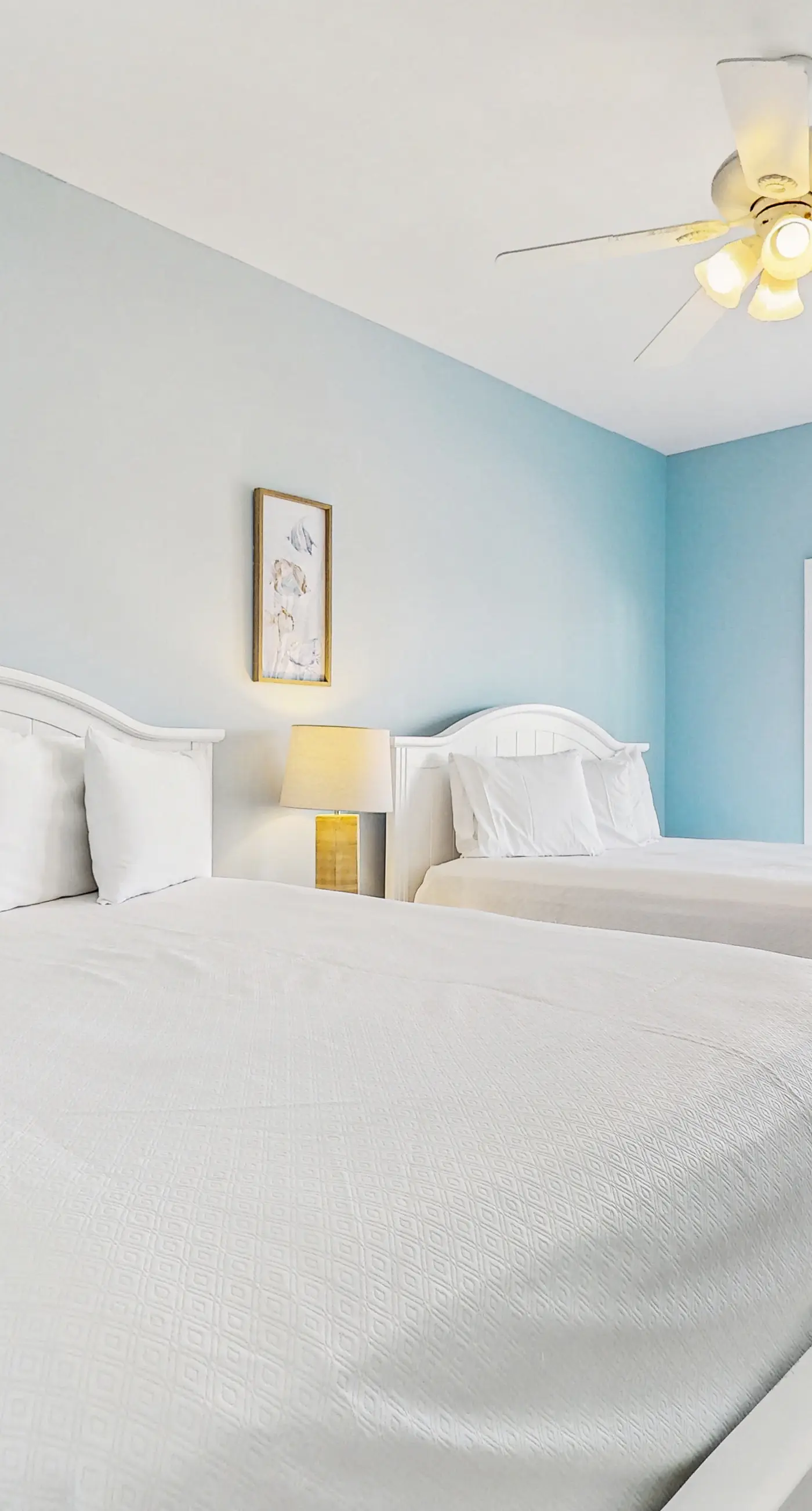 Charming cottage with deck, beach access, pools, and hot tub