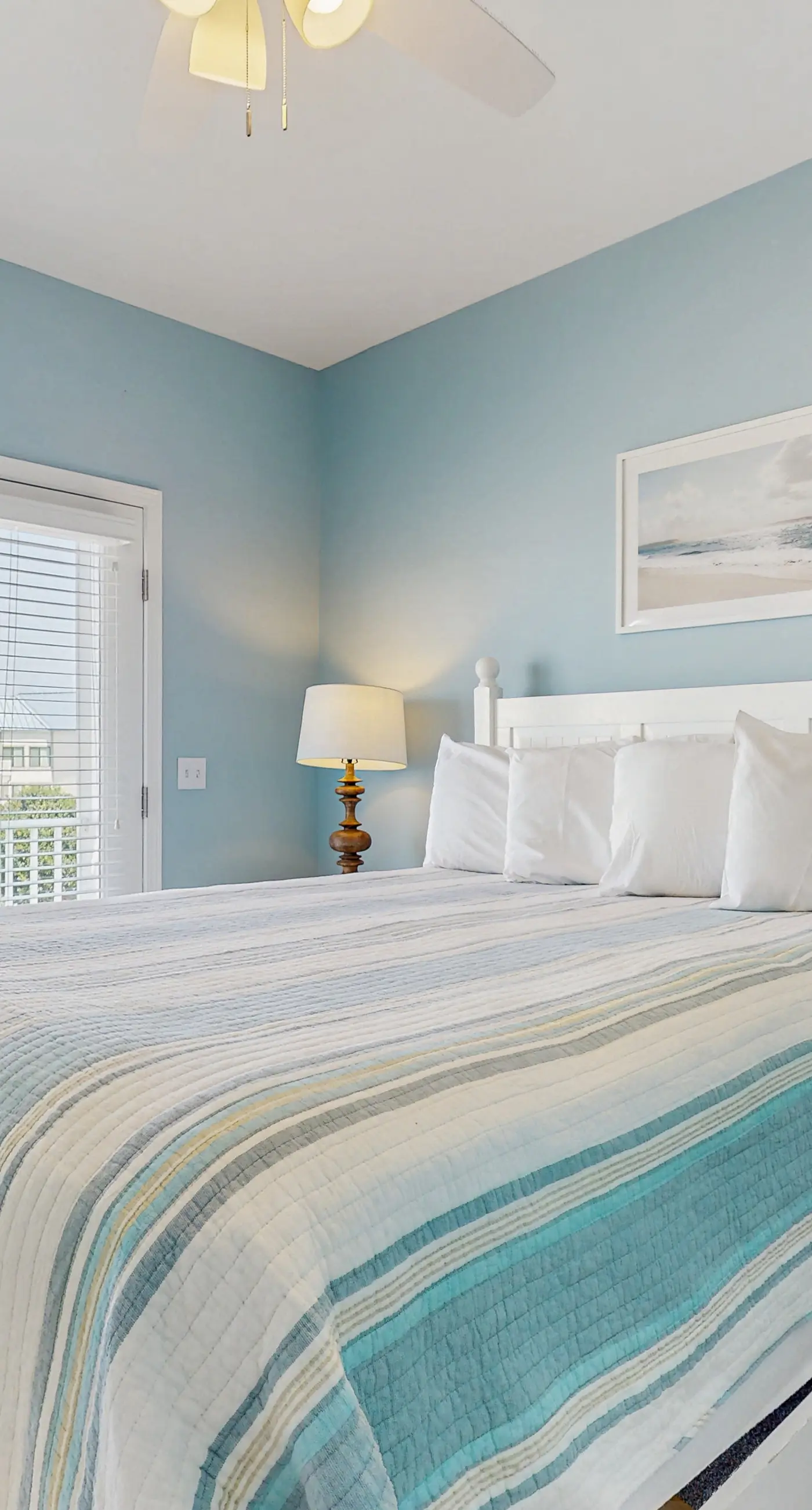 Charming cottage with deck, beach access, pools, and hot tub