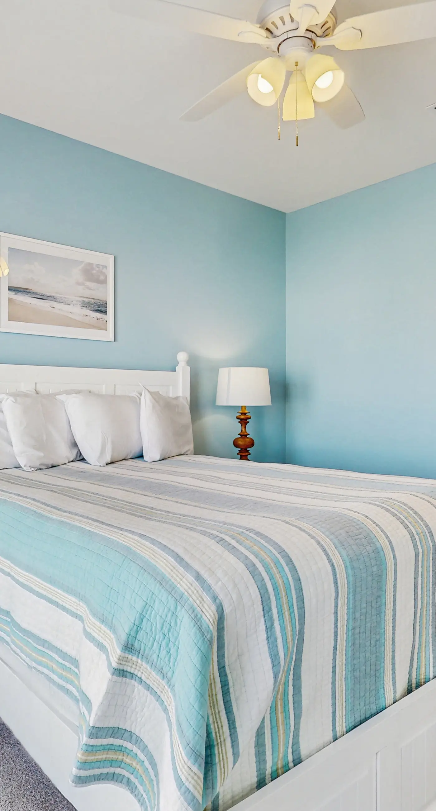 Charming cottage with deck, beach access, pools, and hot tub