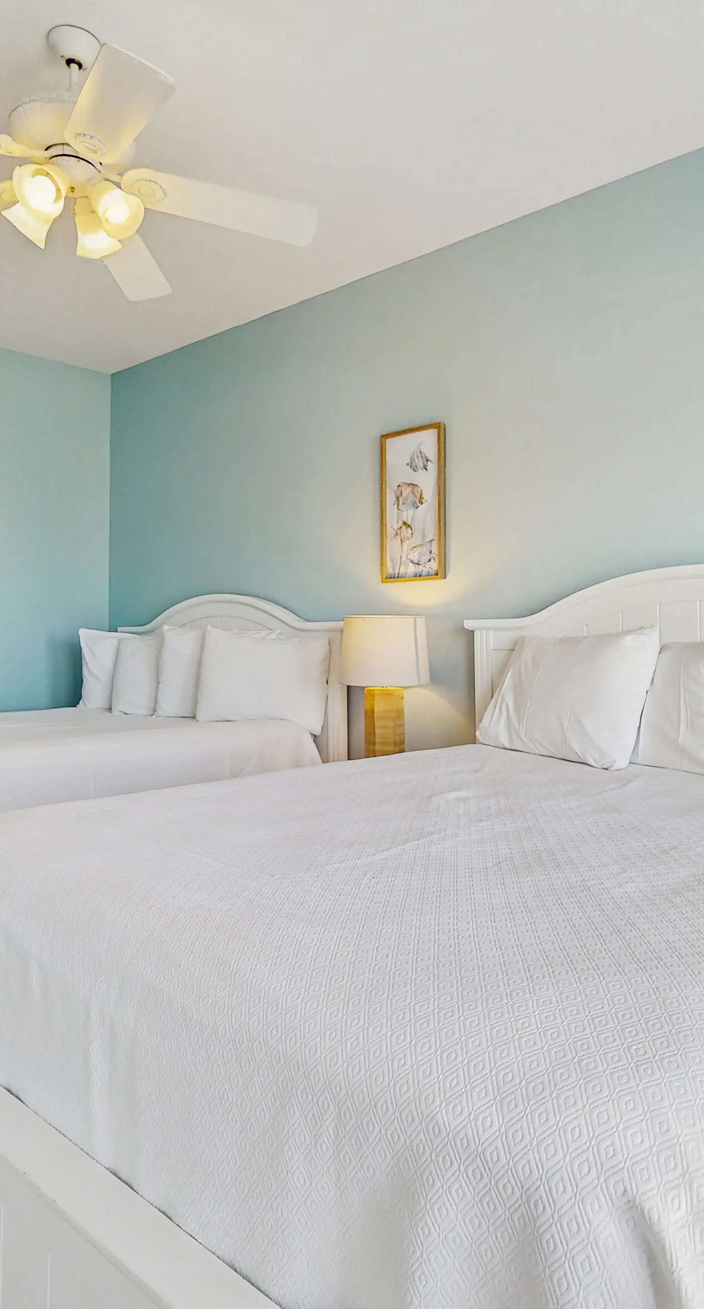 Charming cottage with deck, beach access, pools, and hot tub