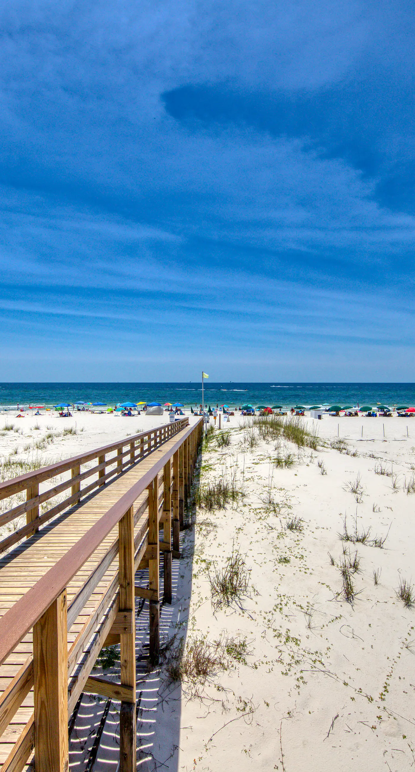 Charming cottage with deck, beach access, pools, and hot tub