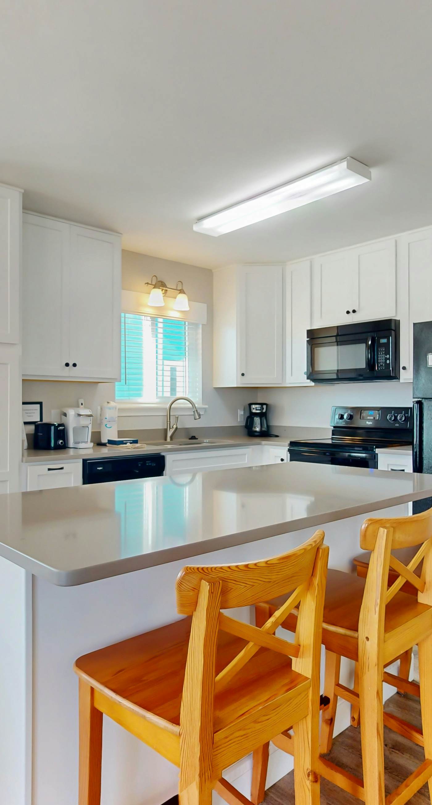 Gulf view duplex with multi-level balcony, hot tub