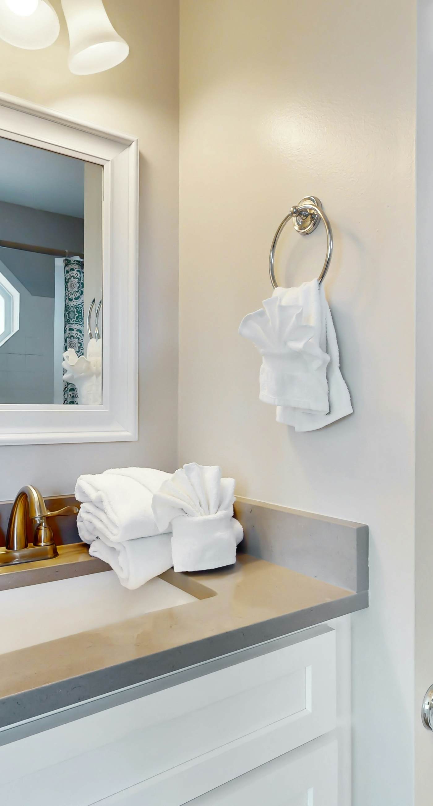 Gulf view duplex with multi-level balcony, hot tub