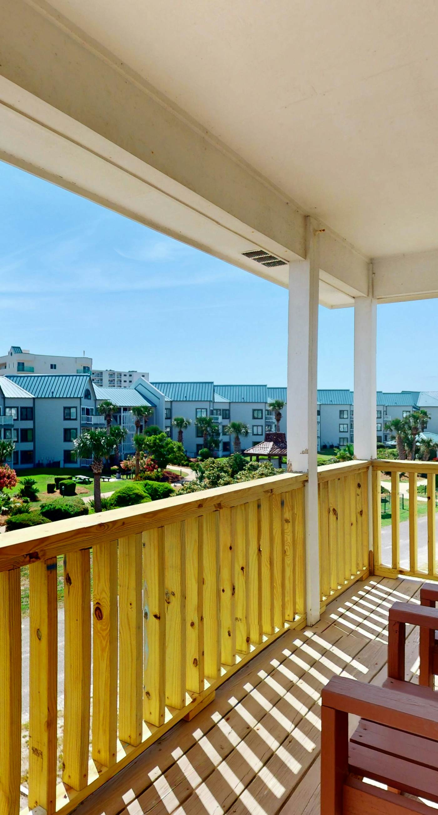 Gulf view duplex with multi-level balcony, hot tub