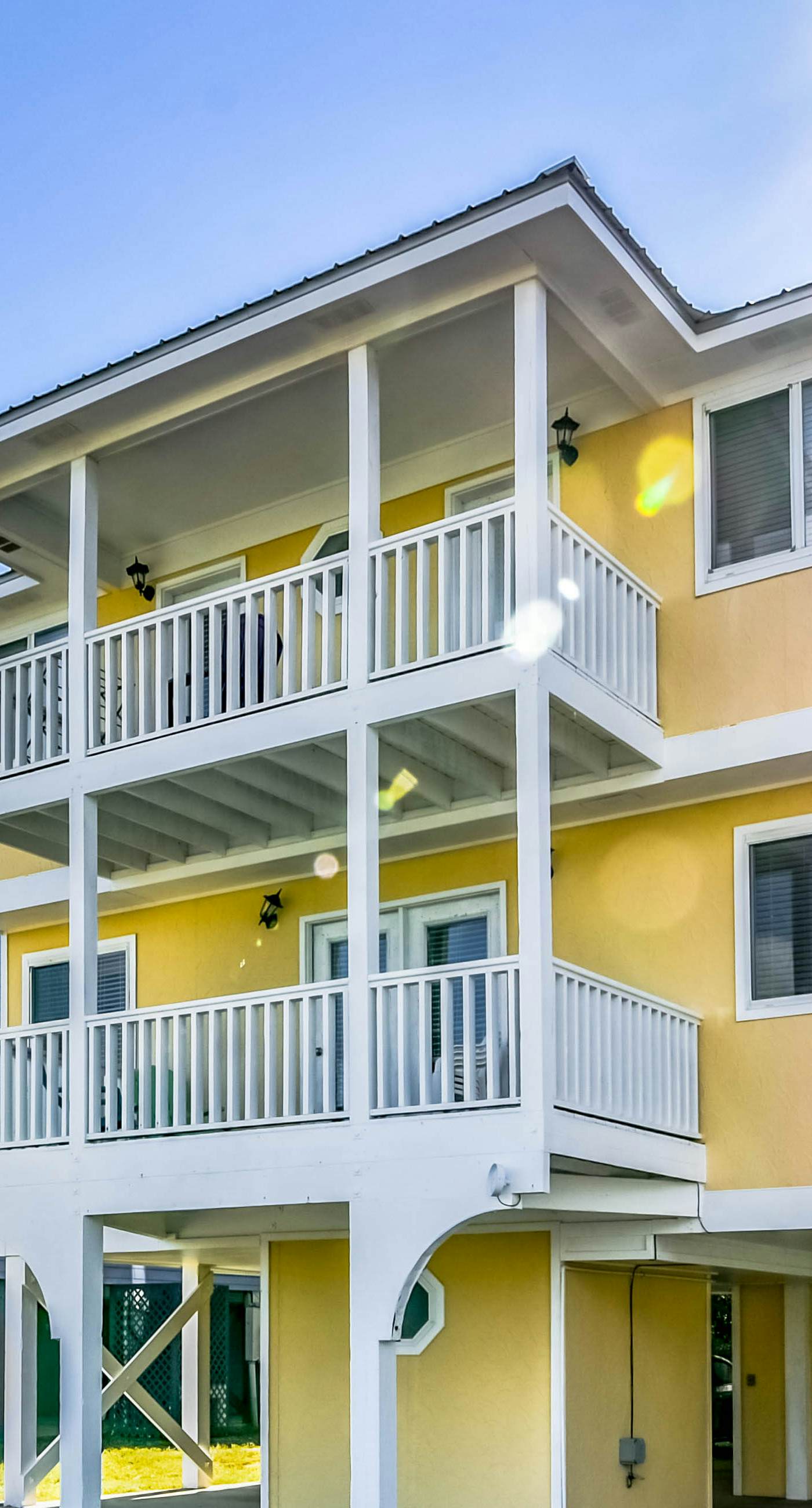 Gulf view duplex with multi-level balcony, hot tub