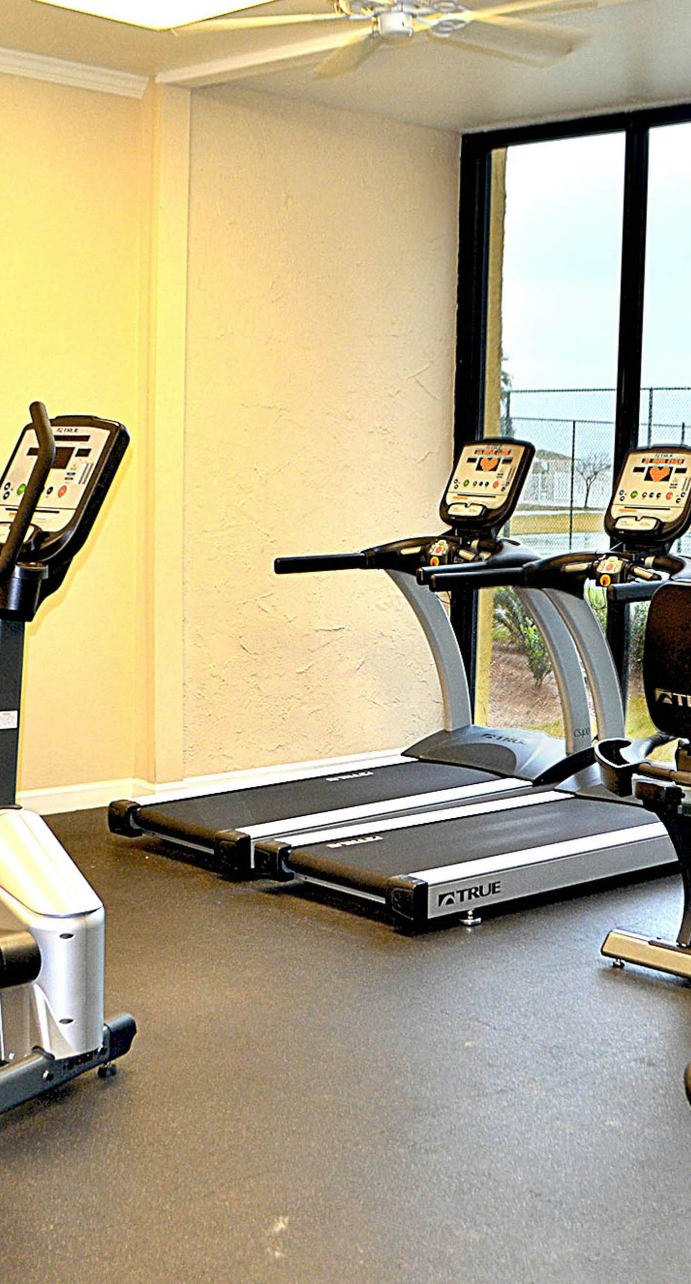 Gulf view duplex with multi-level balcony, hot tub