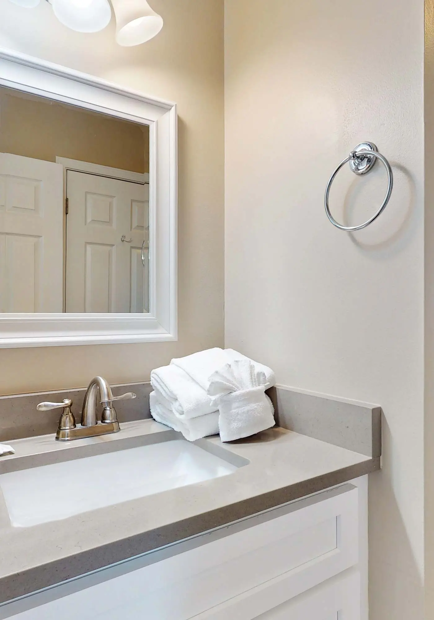 Gulf view duplex with multi-level balcony, hot tub