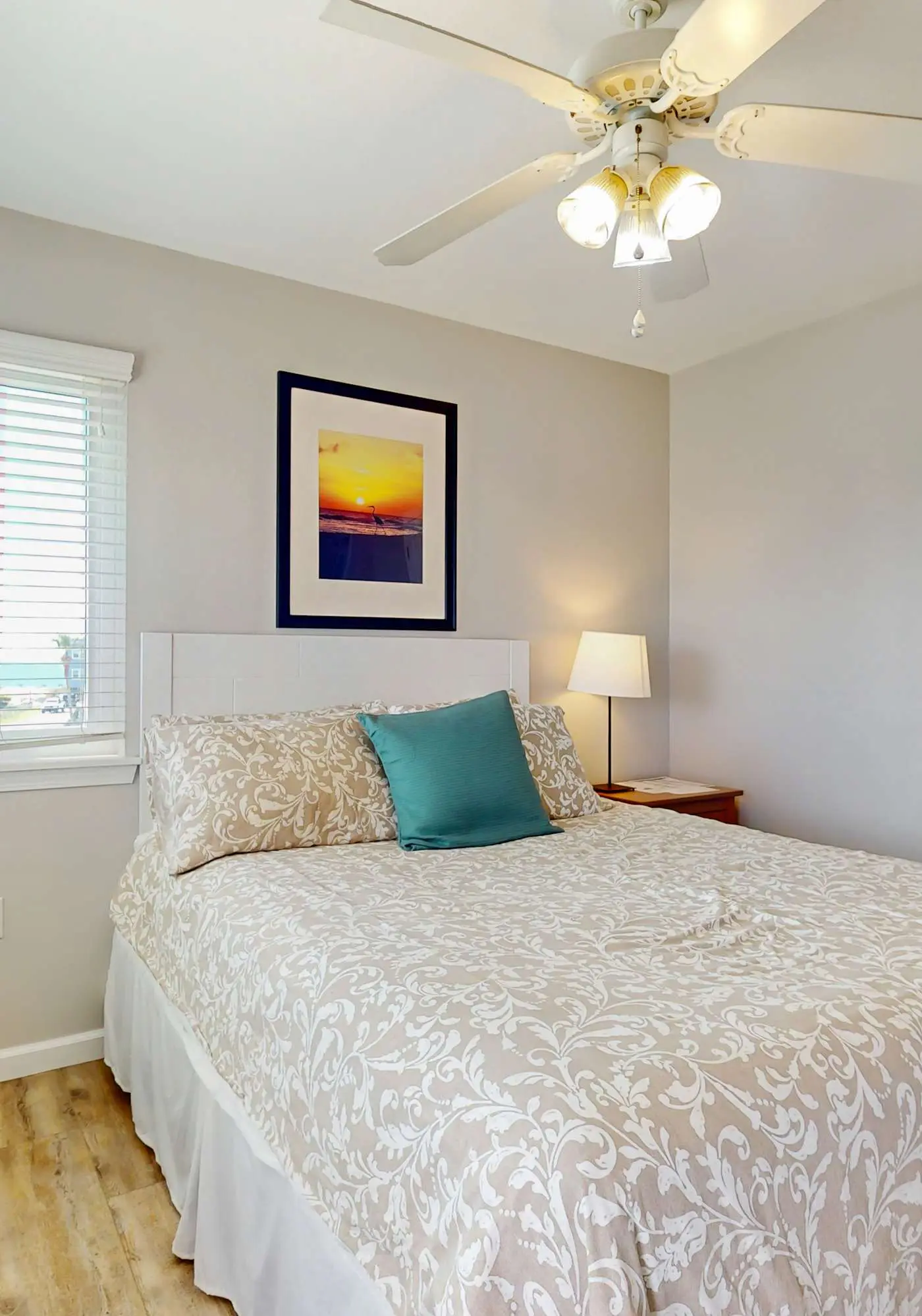 Gulf view duplex with multi-level balcony, hot tub