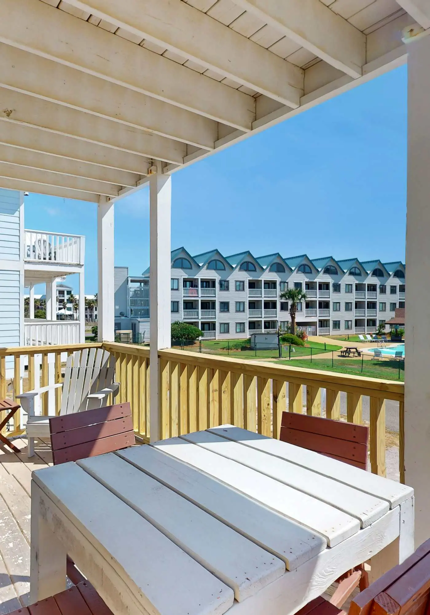 Gulf view duplex with multi-level balcony, hot tub