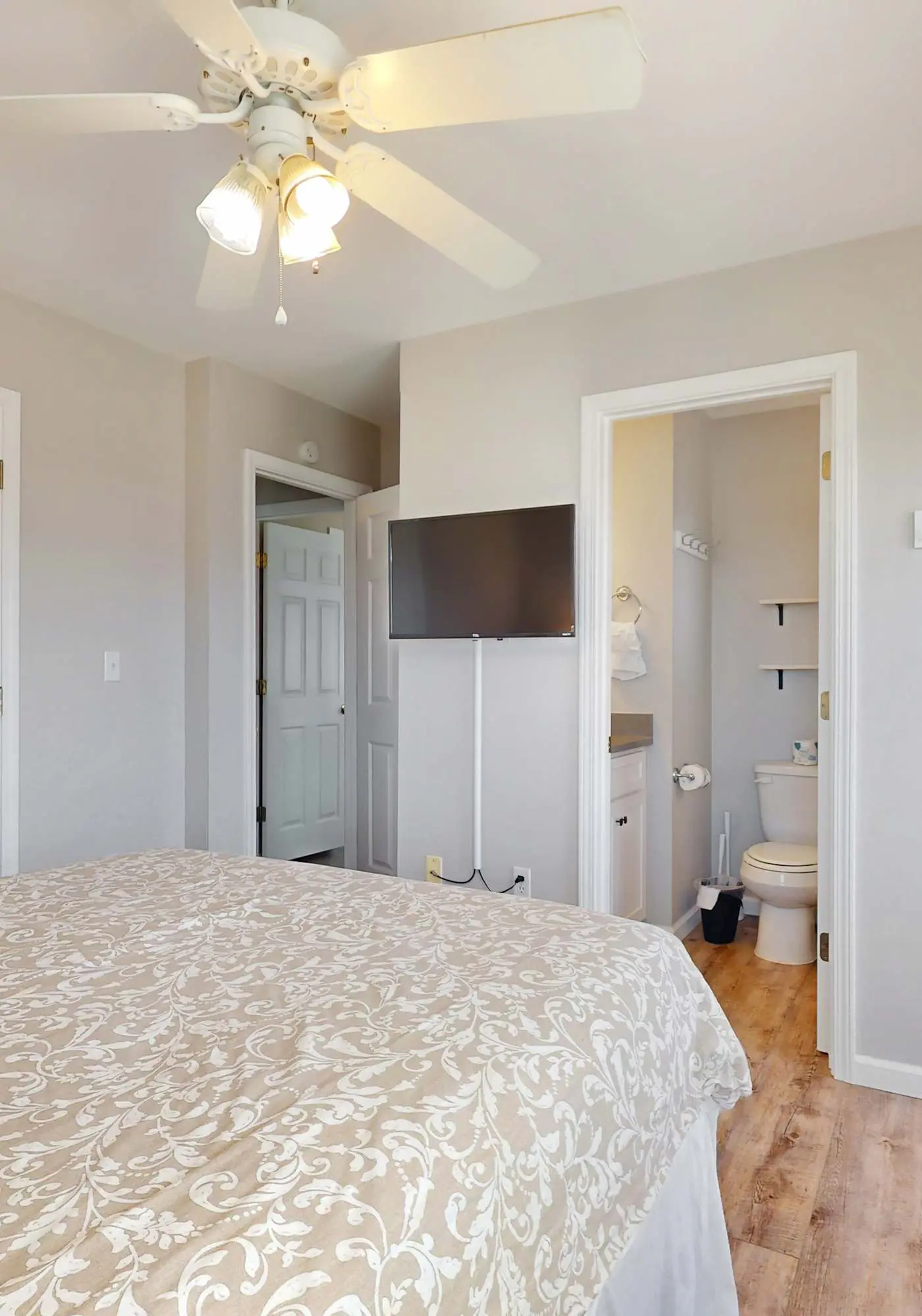 Gulf view duplex with multi-level balcony, hot tub