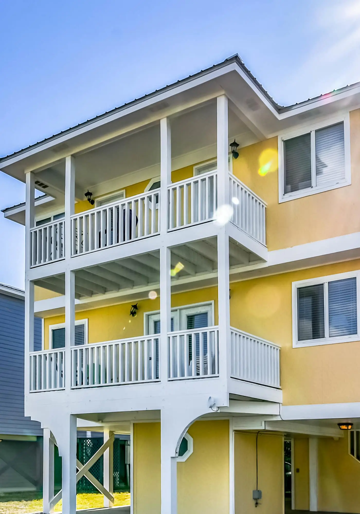 Gulf view duplex with multi-level balcony, hot tub
