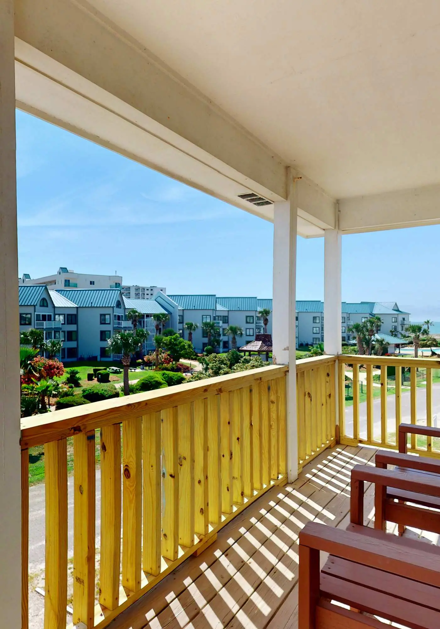 Gulf view duplex with multi-level balcony, hot tub