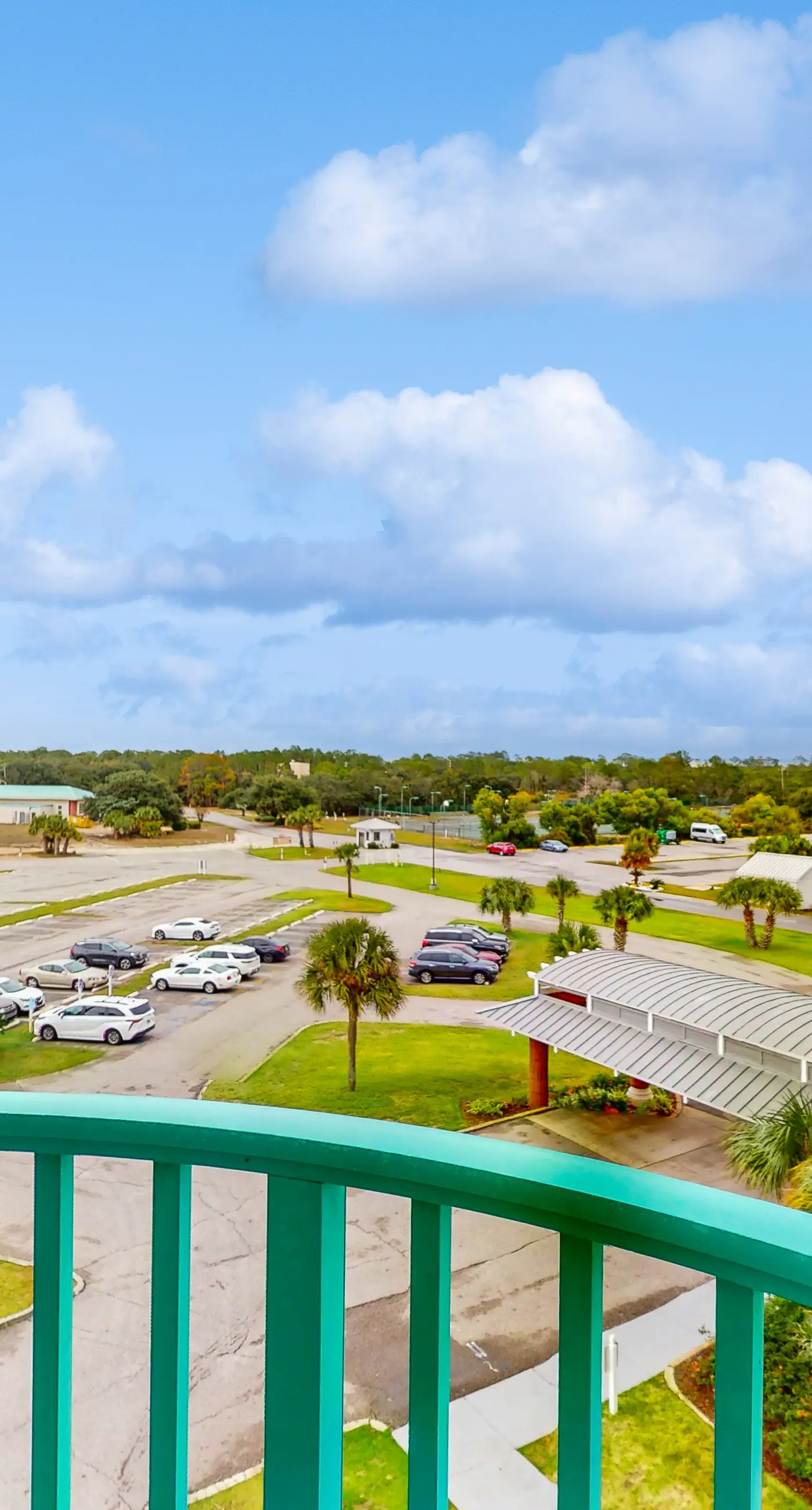 Spacious Dog-Friendly Oceanfront Home w Open Deck, Free WiFi & Amazing Views