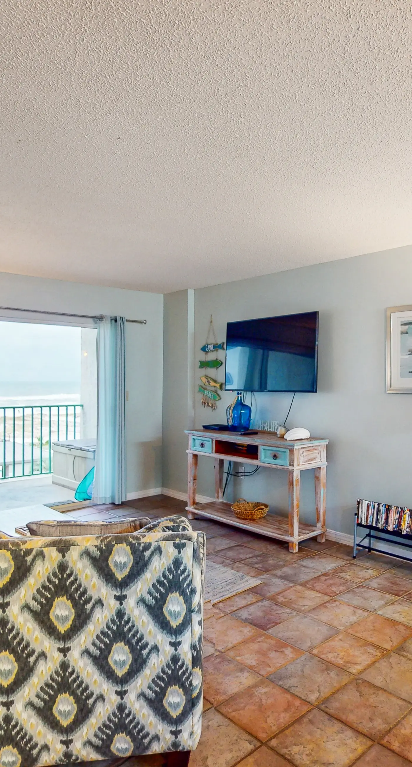 Spacious Dog-Friendly Oceanfront Home w Open Deck, Free WiFi & Amazing Views