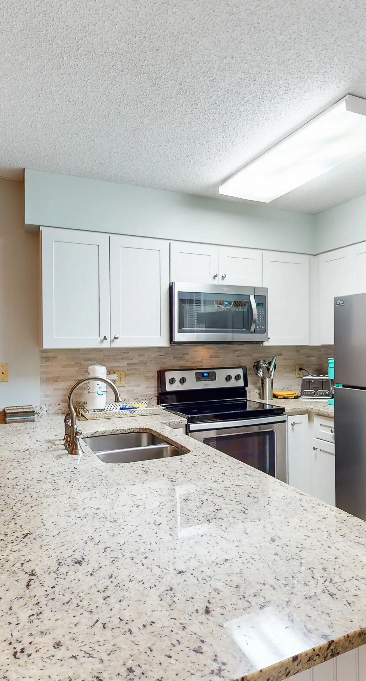 Spacious Dog-Friendly Oceanfront Home w Open Deck, Free WiFi & Amazing Views