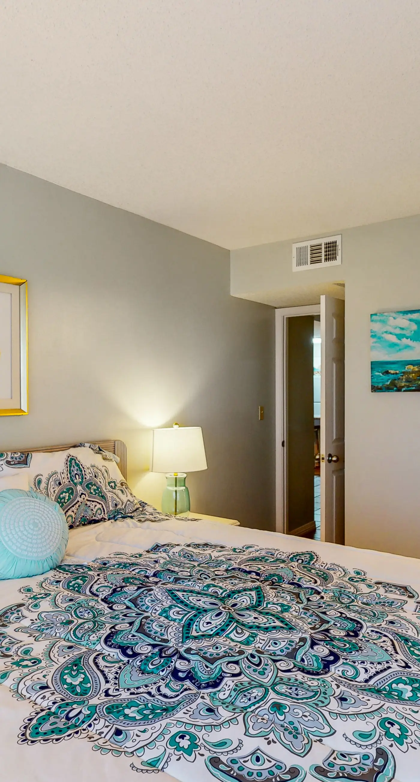 Spacious Dog-Friendly Oceanfront Home w Open Deck, Free WiFi & Amazing Views