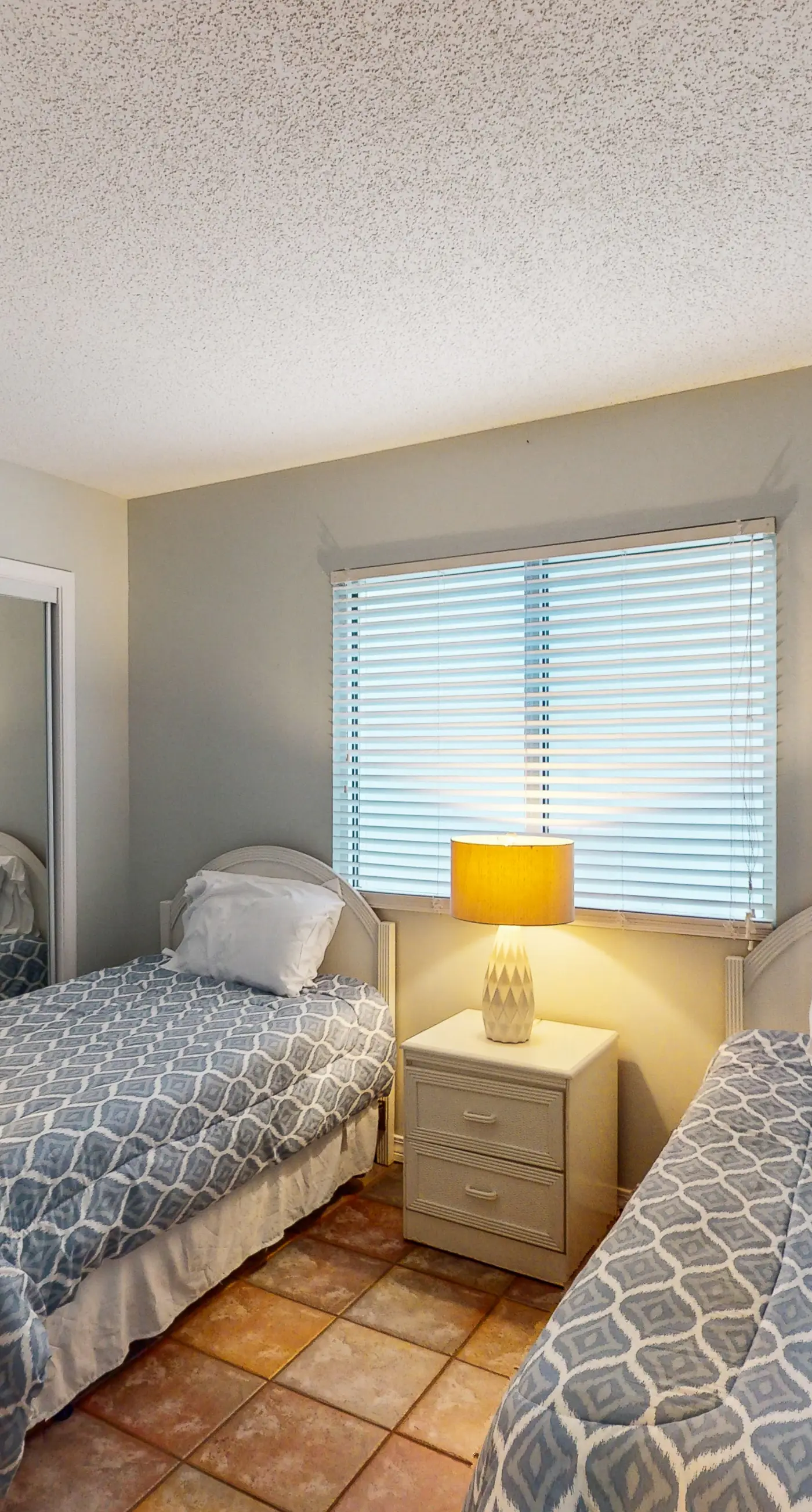 Spacious Dog-Friendly Oceanfront Home w Open Deck, Free WiFi & Amazing Views