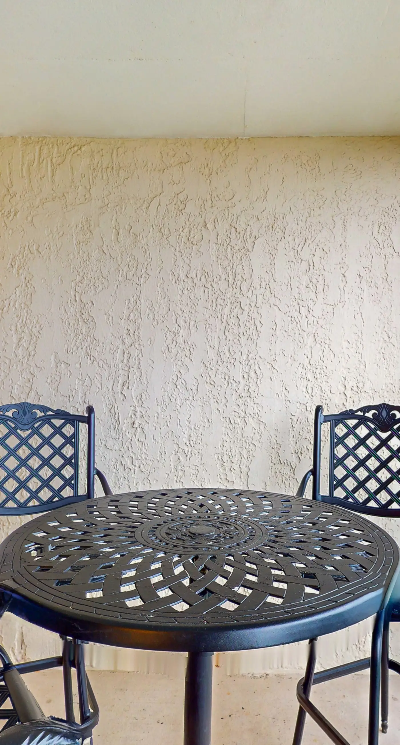 Spacious Dog-Friendly Oceanfront Home w Open Deck, Free WiFi & Amazing Views