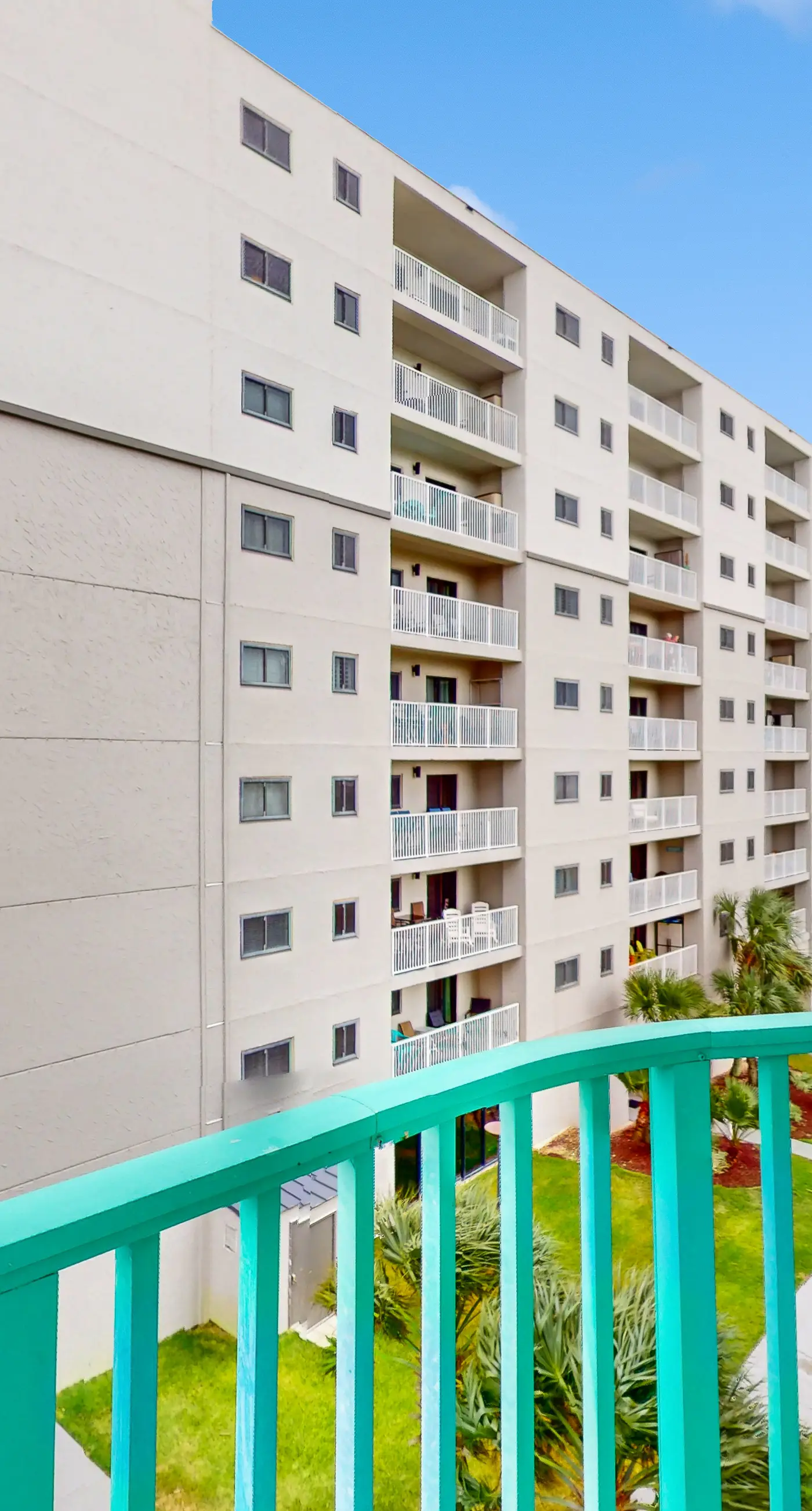 Spacious Dog-Friendly Oceanfront Home w Open Deck, Free WiFi & Amazing Views