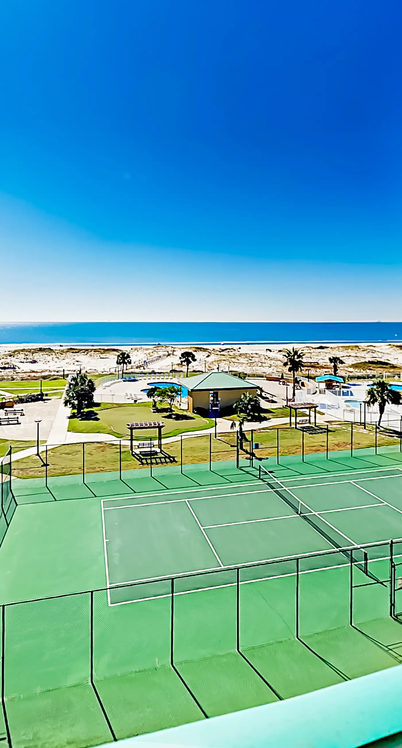 Spacious Dog-Friendly Oceanfront Home w Open Deck, Free WiFi & Amazing Views