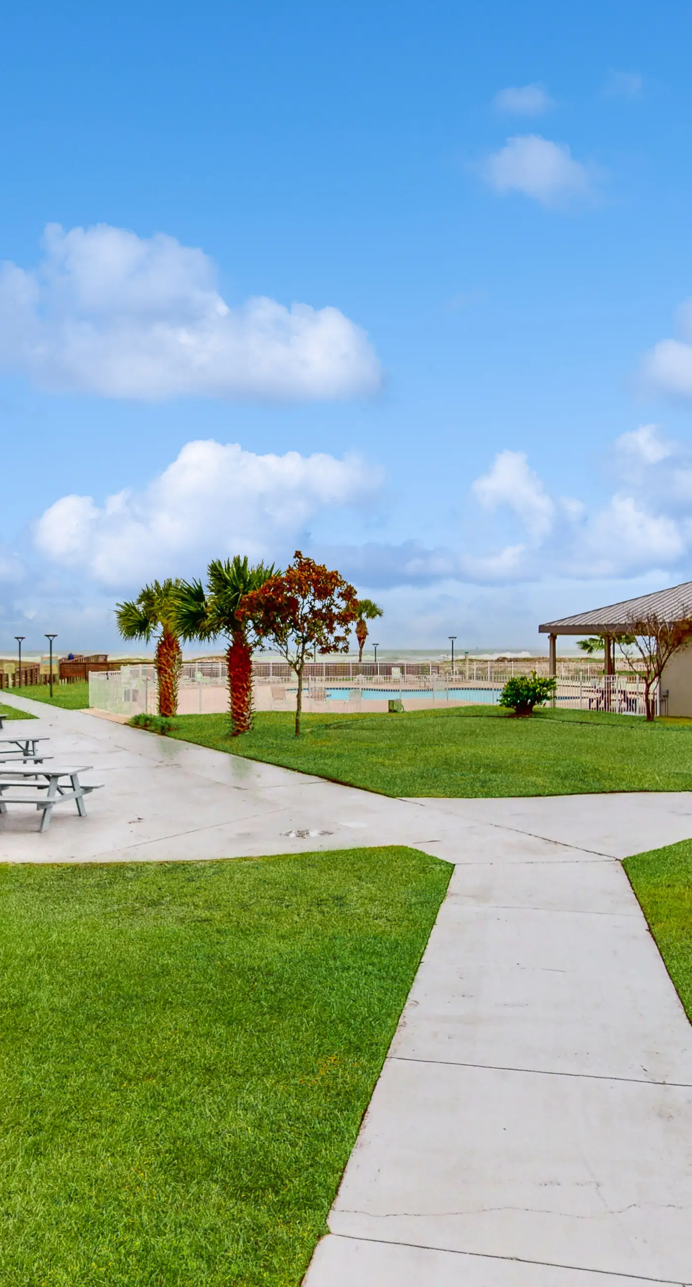 Spacious Dog-Friendly Oceanfront Home w Open Deck, Free WiFi & Amazing Views