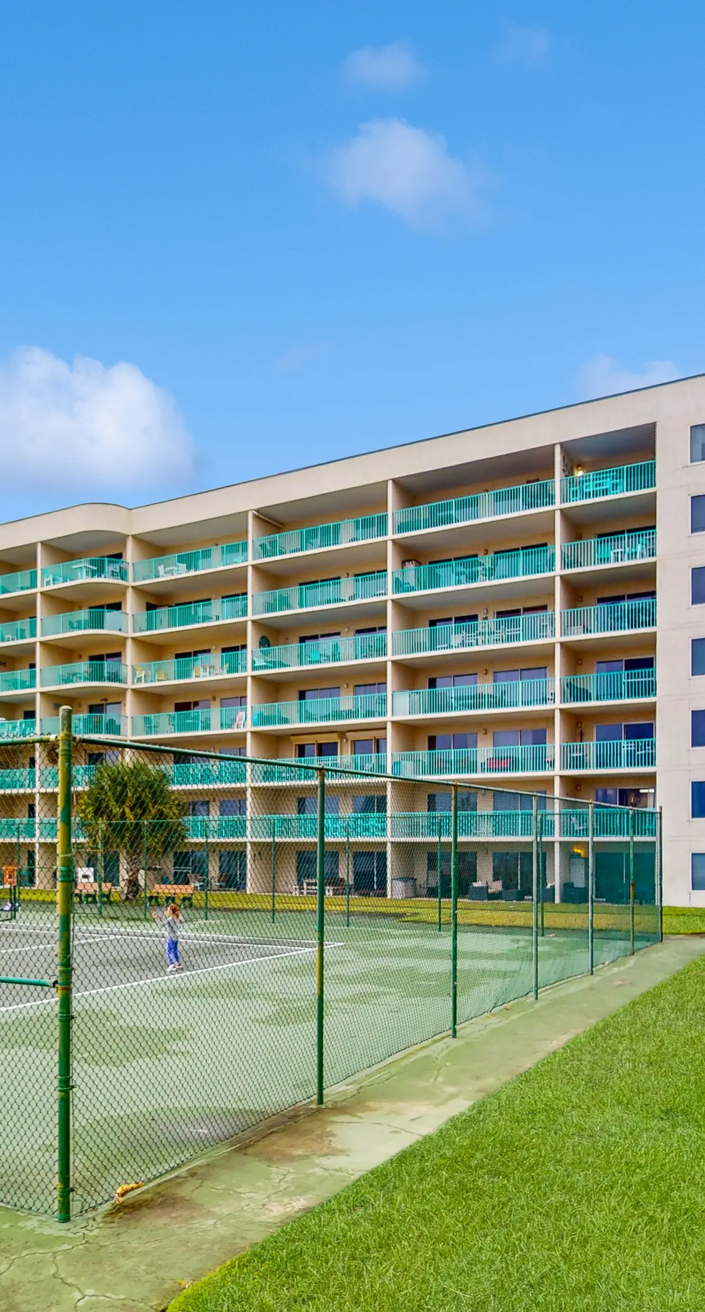 Spacious Dog-Friendly Oceanfront Home w Open Deck, Free WiFi & Amazing Views