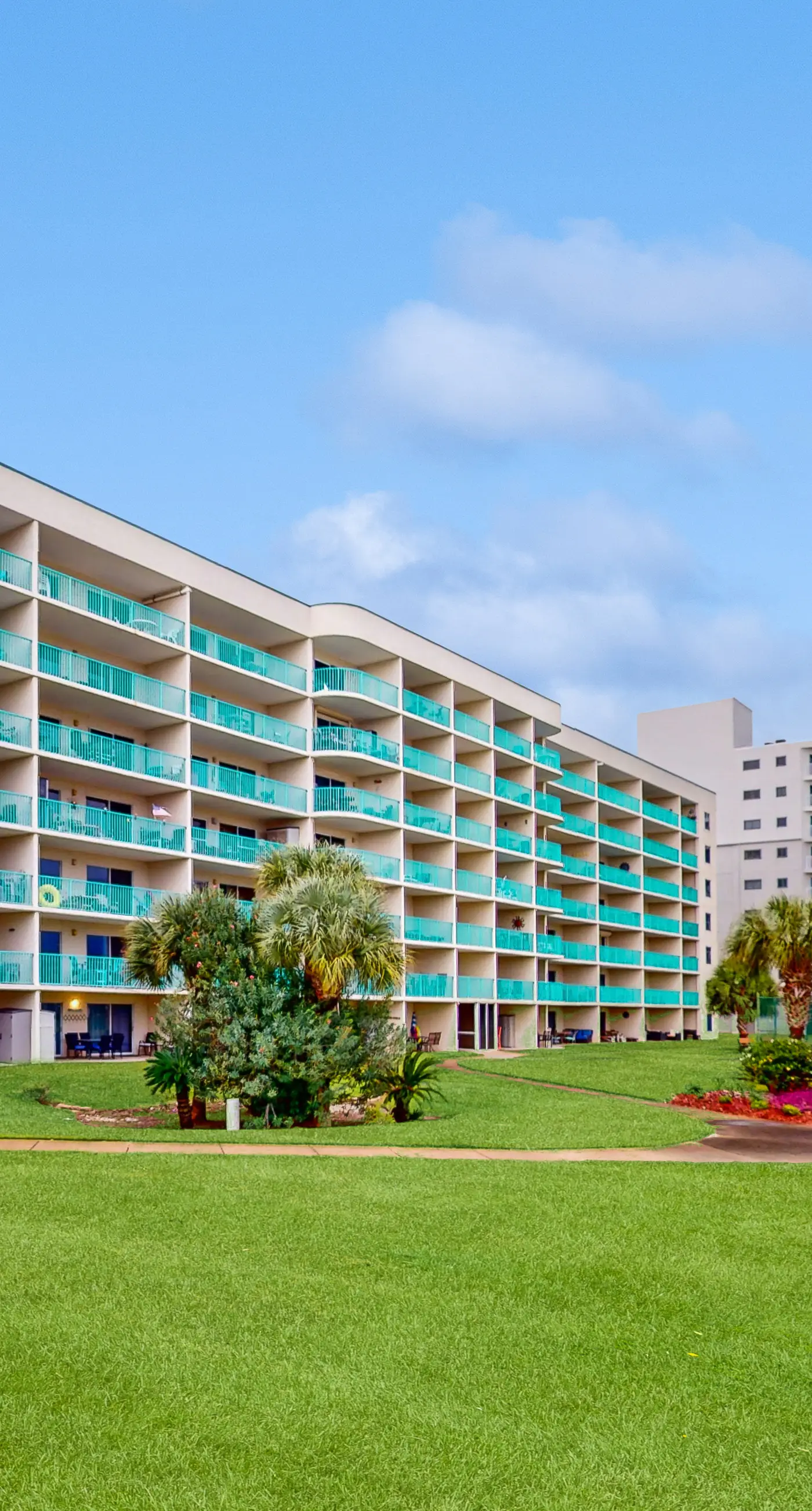 Spacious Dog-Friendly Oceanfront Home w Open Deck, Free WiFi & Amazing Views