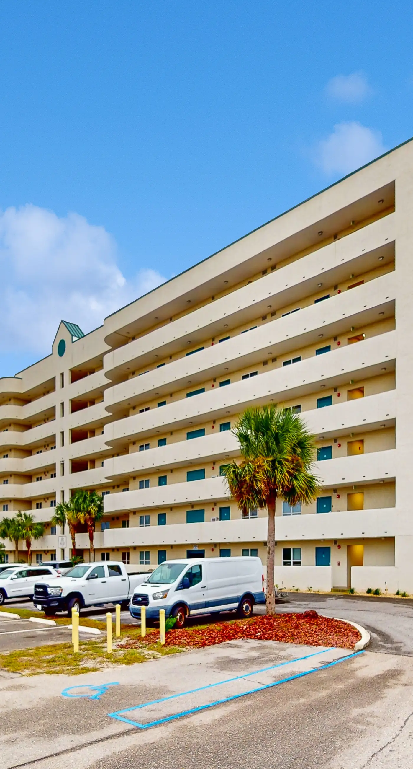 Spacious Dog-Friendly Oceanfront Home w Open Deck, Free WiFi & Amazing Views