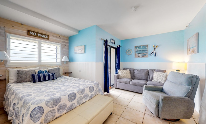 Adorable Beach Condo W/ Shared Pool, Gulf Views, Private Balcony & WiFi