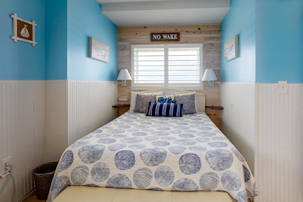 Adorable Beach Condo W/ Shared Pool, Gulf Views, Private Balcony & WiFi