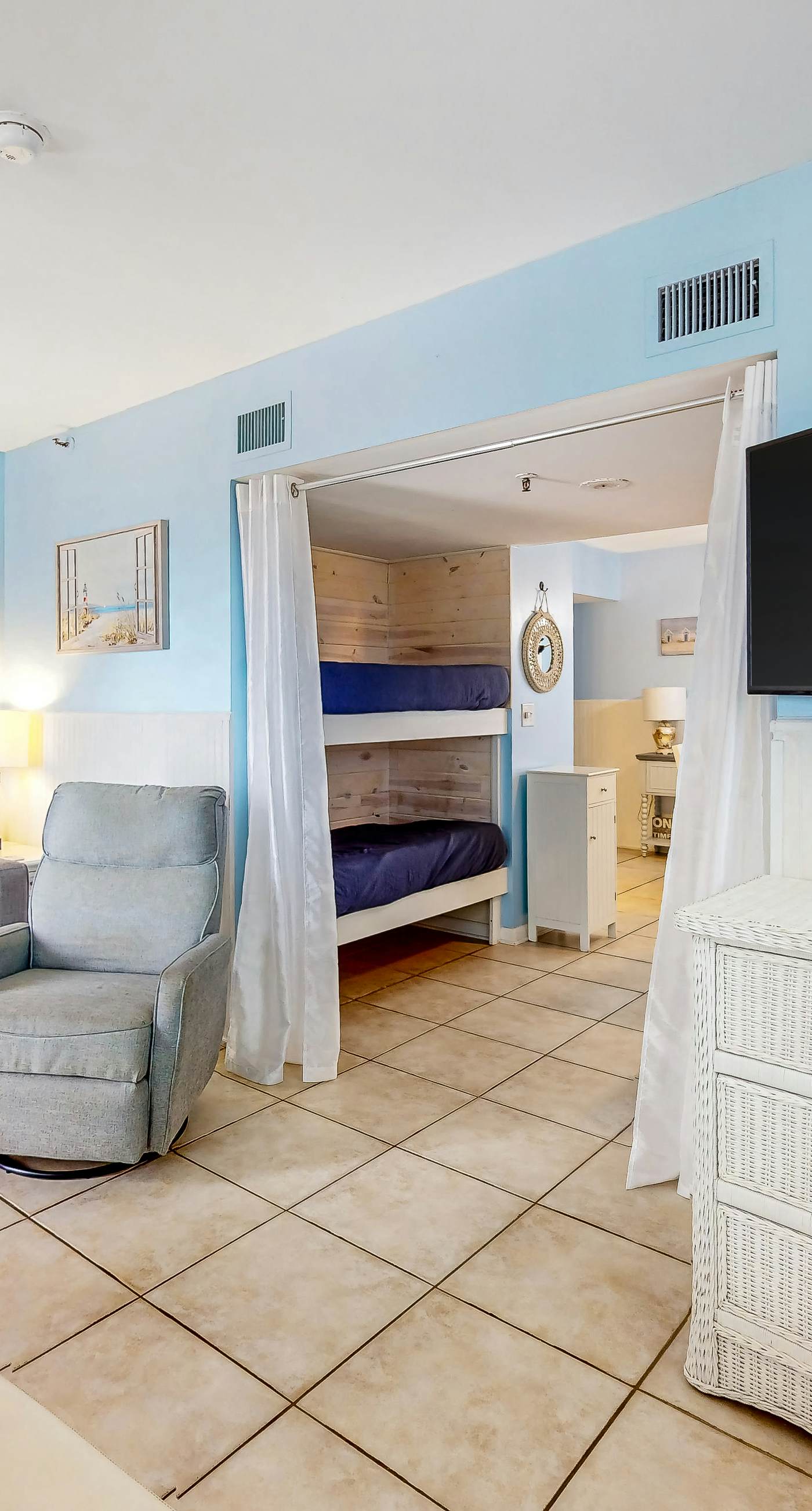 Adorable Beach Condo W/ Shared Pool, Gulf Views, Private Balcony & WiFi