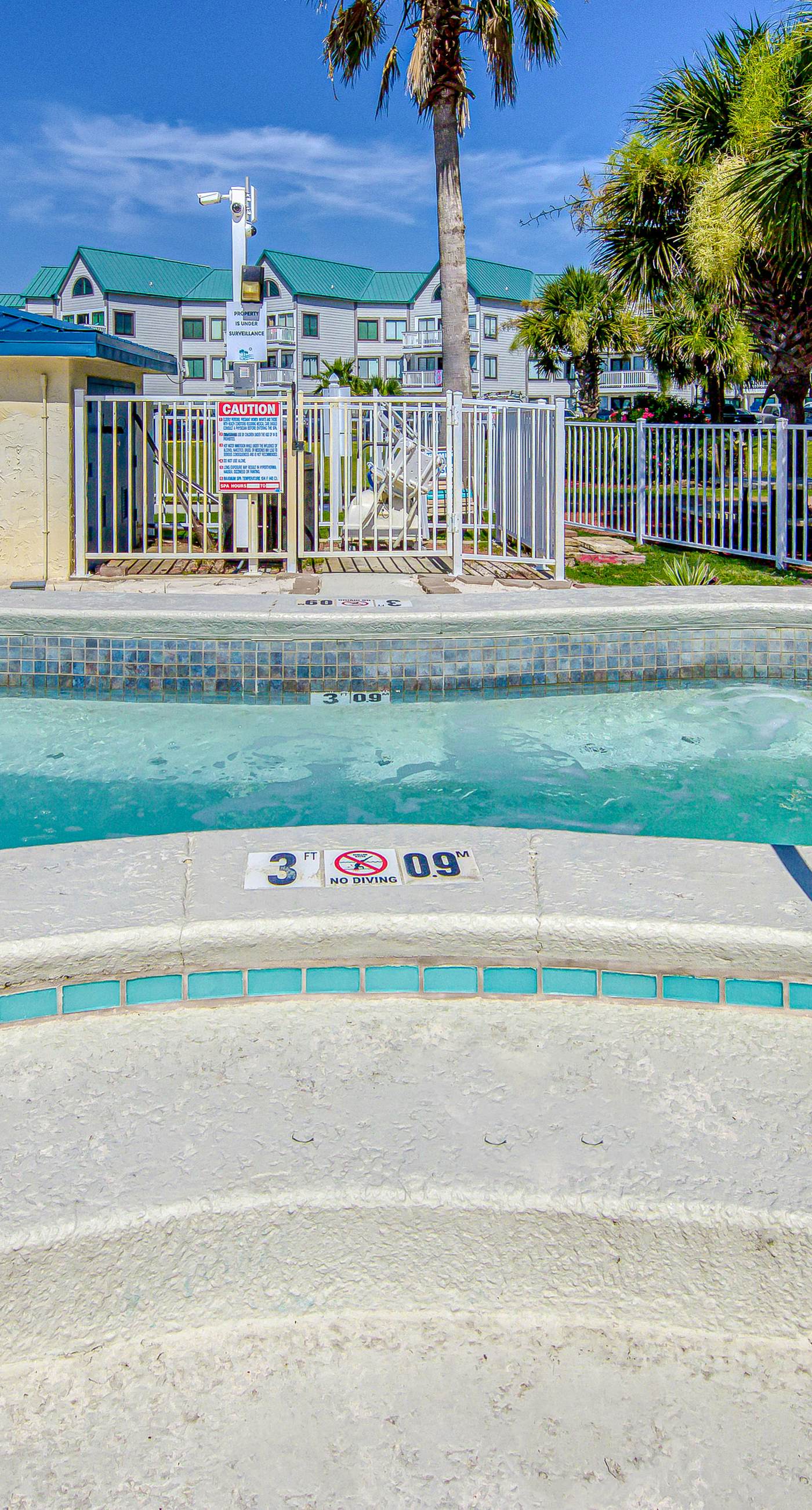 Adorable Beach Condo W/ Shared Pool, Gulf Views, Private Balcony & WiFi