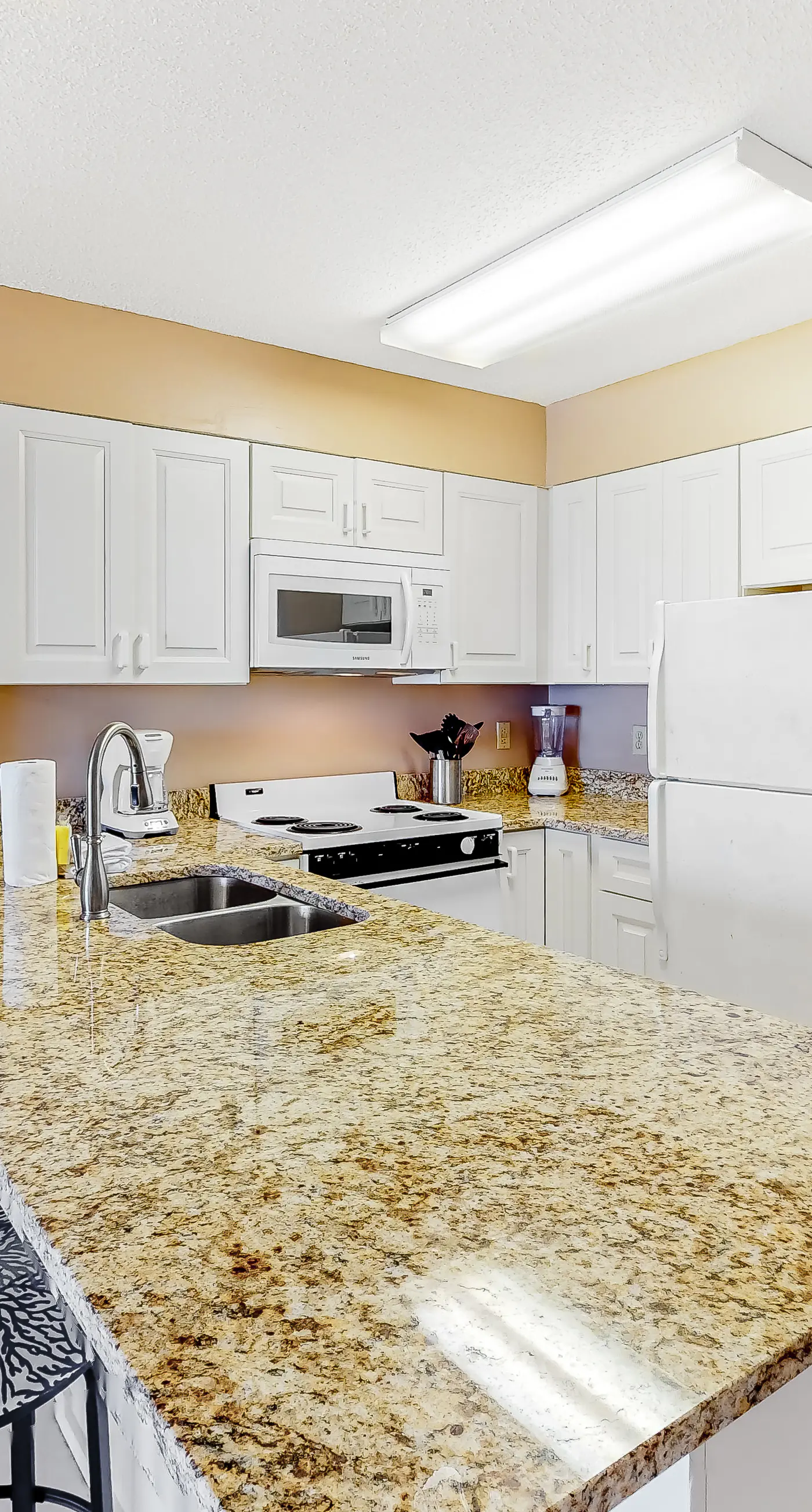 Sixth-Floor, Gulf View Condo w Balcony, WiFi & Resort Pools Hot Tubs Tennis