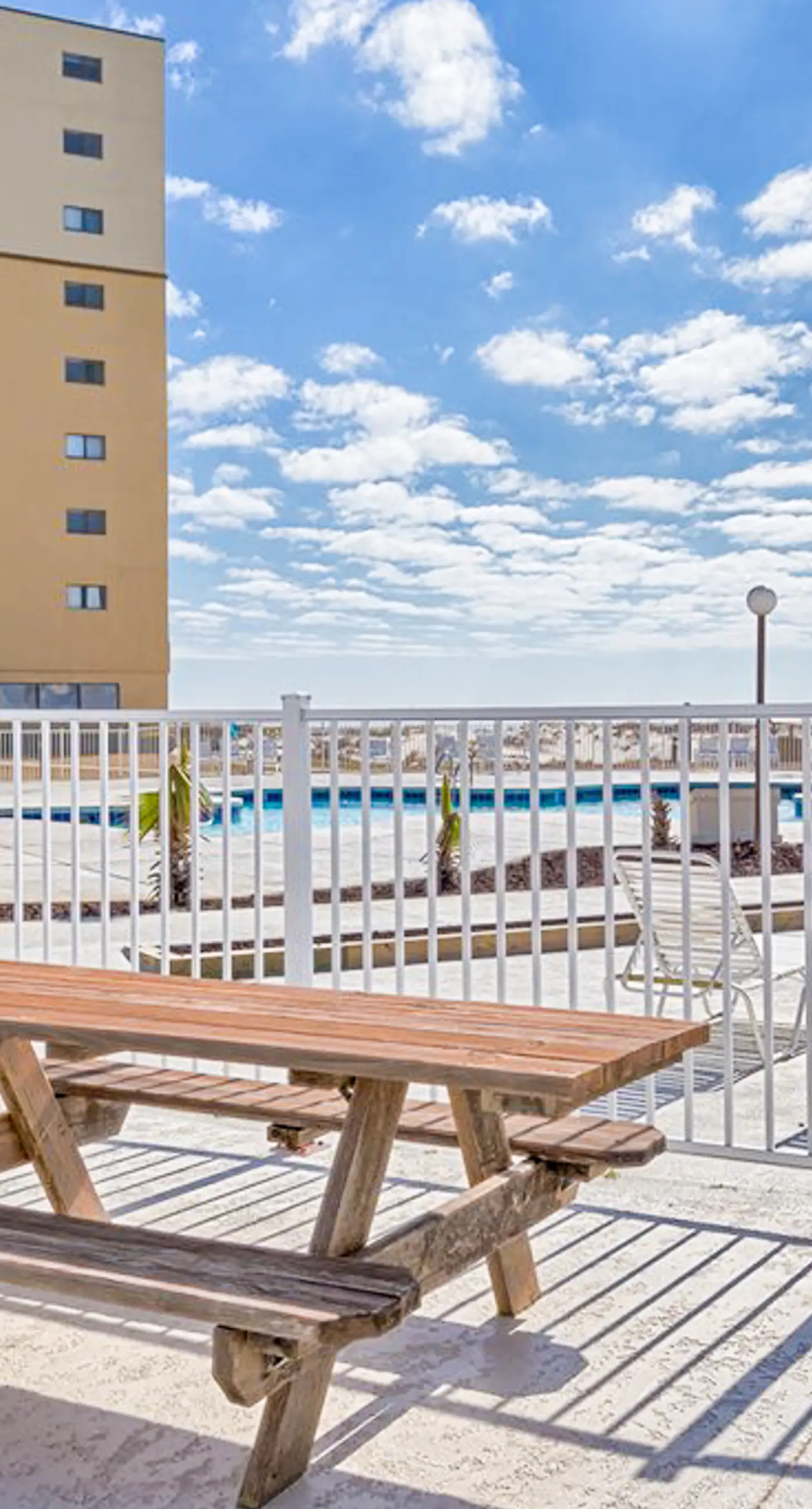 Sixth-Floor, Gulf View Condo w Balcony, WiFi & Resort Pools Hot Tubs Tennis