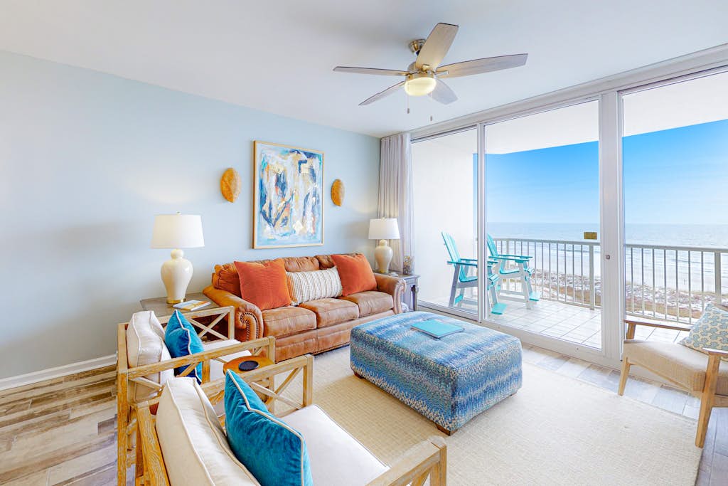 Gulffront Condo W Furnished Deck, Beach Access, Fast WiFi & Shared Pool Hot Tub