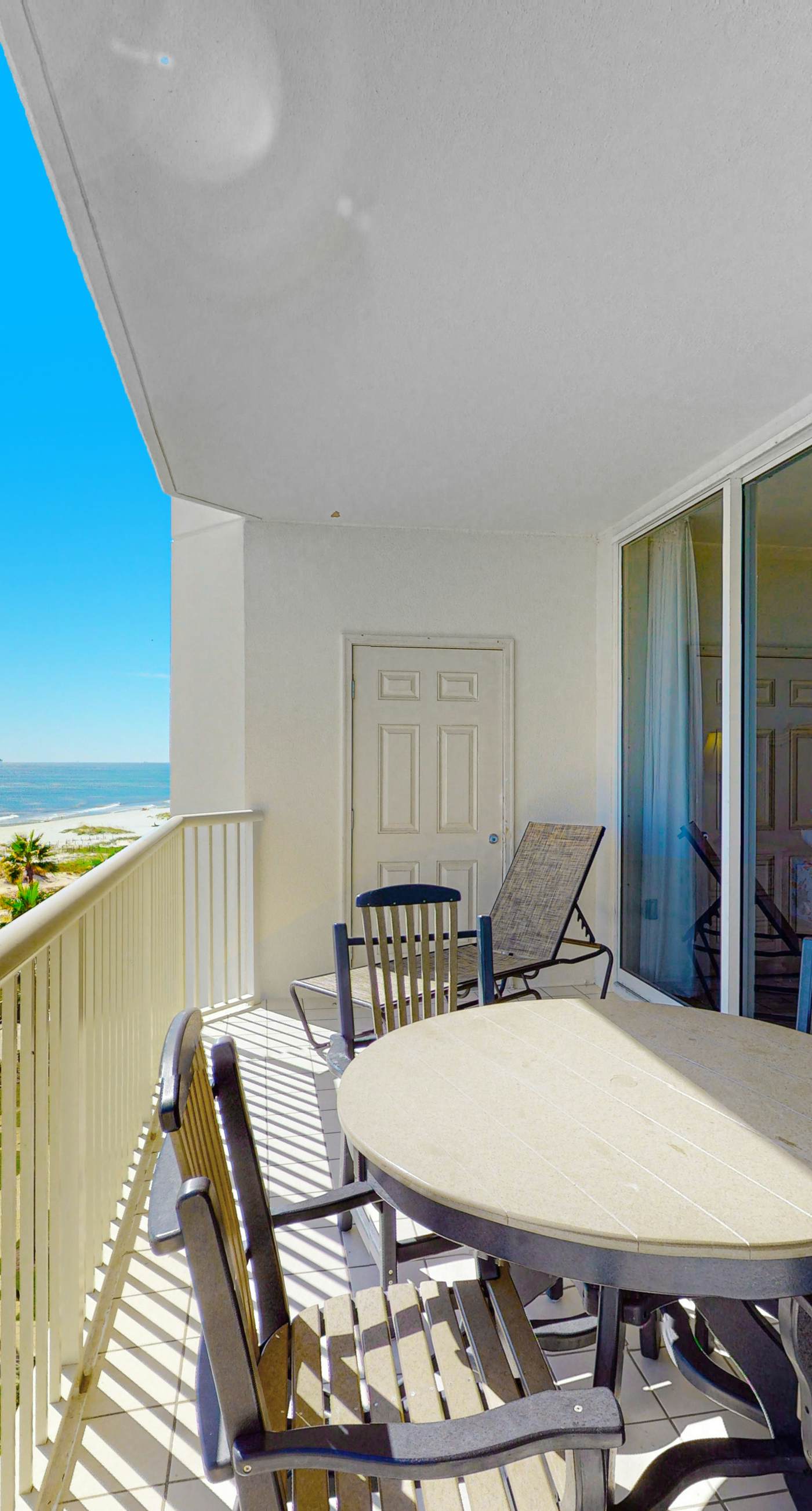 Gulffront Condo W Furnished Deck, Beach Access, Fast WiFi & Shared Pool Hot Tub