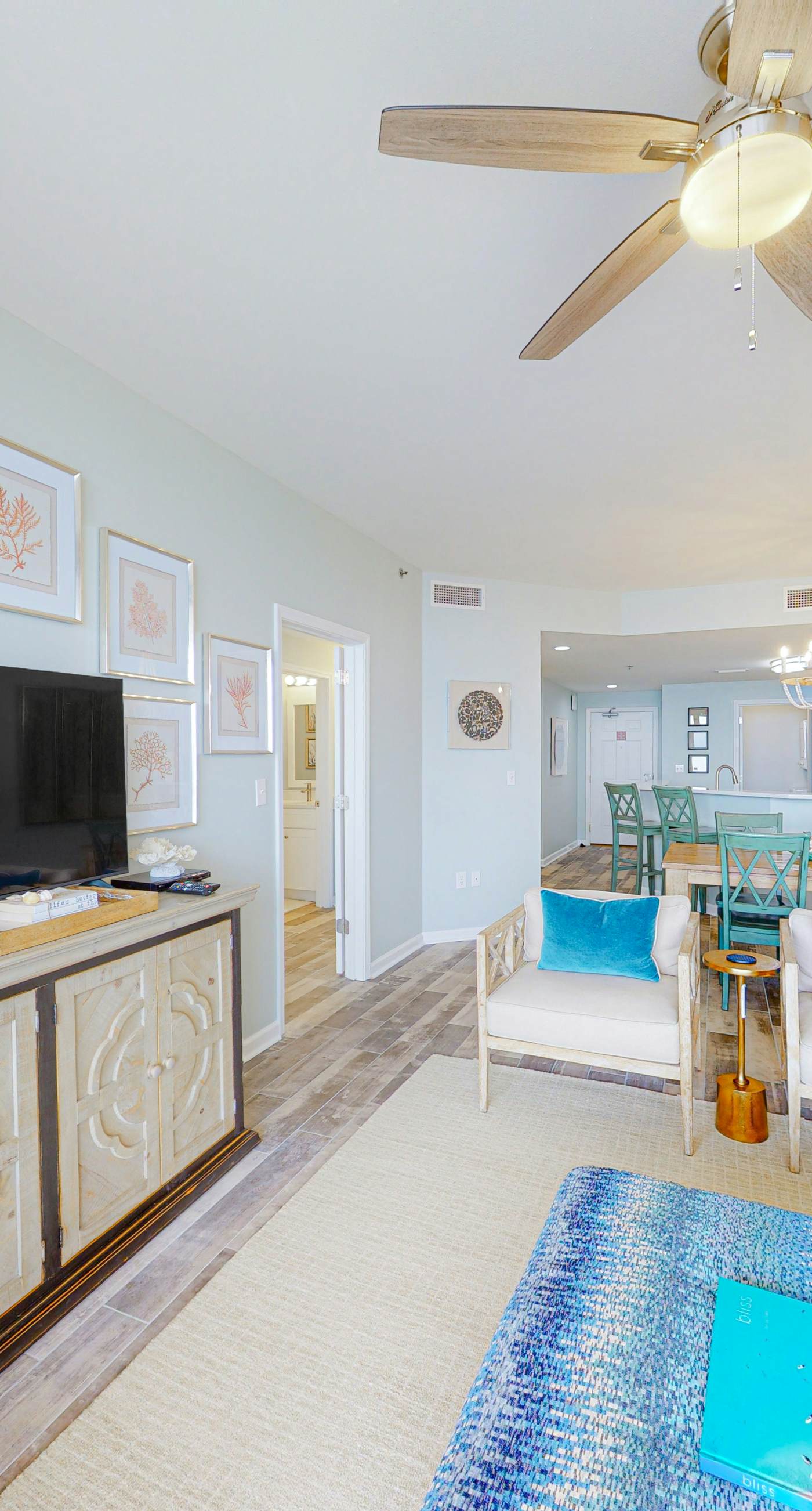 Gulffront Condo W Furnished Deck, Beach Access, Fast WiFi & Shared Pool Hot Tub