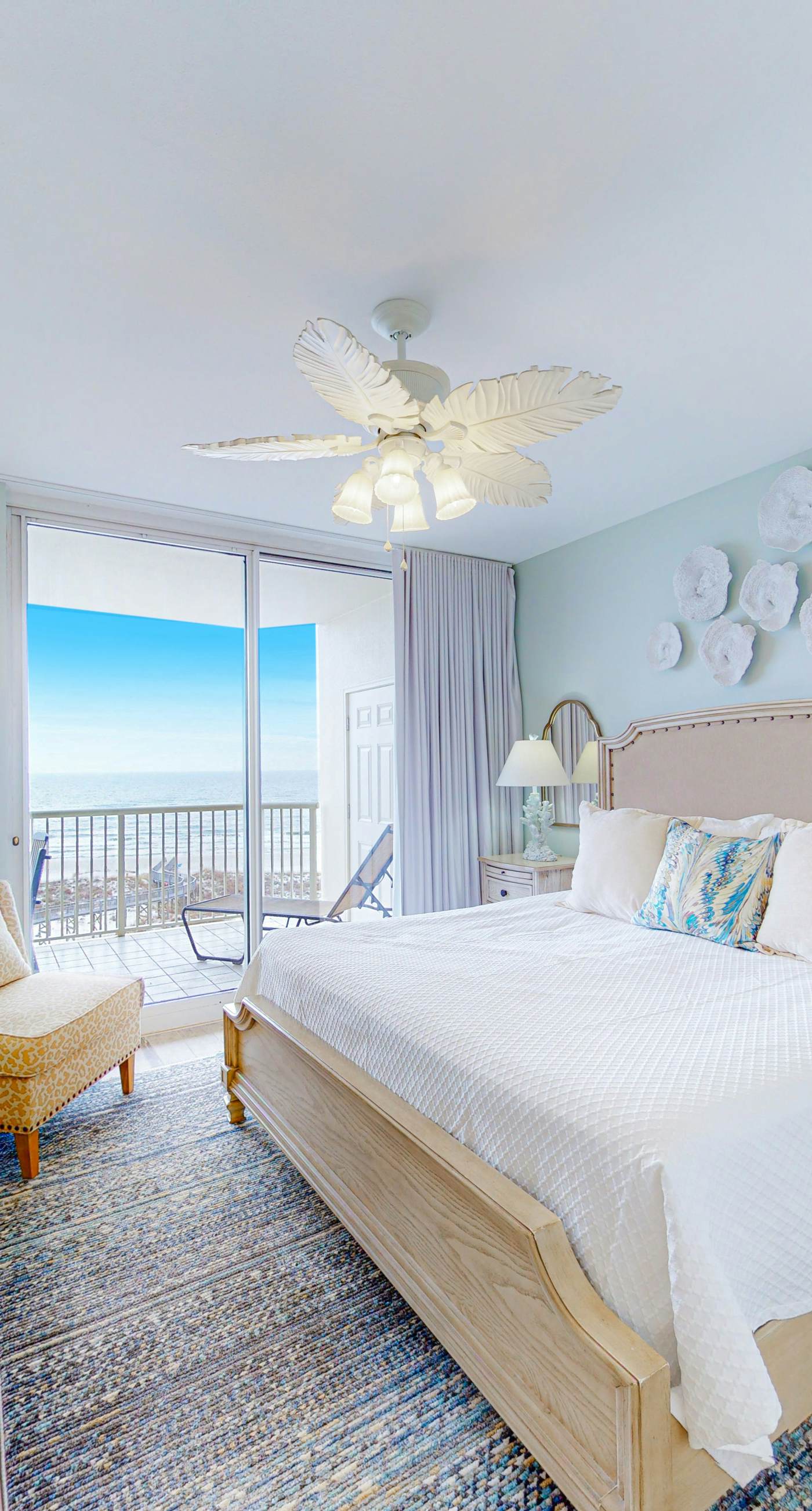 Gulffront Condo W Furnished Deck, Beach Access, Fast WiFi & Shared Pool Hot Tub