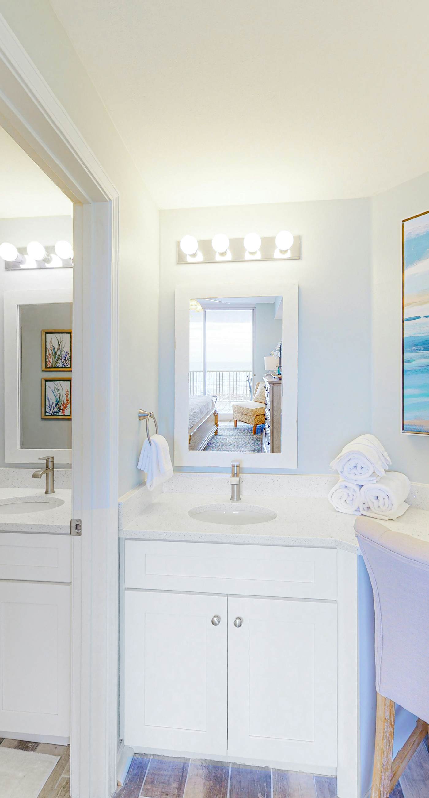 Gulffront Condo W Furnished Deck, Beach Access, Fast WiFi & Shared Pool Hot Tub