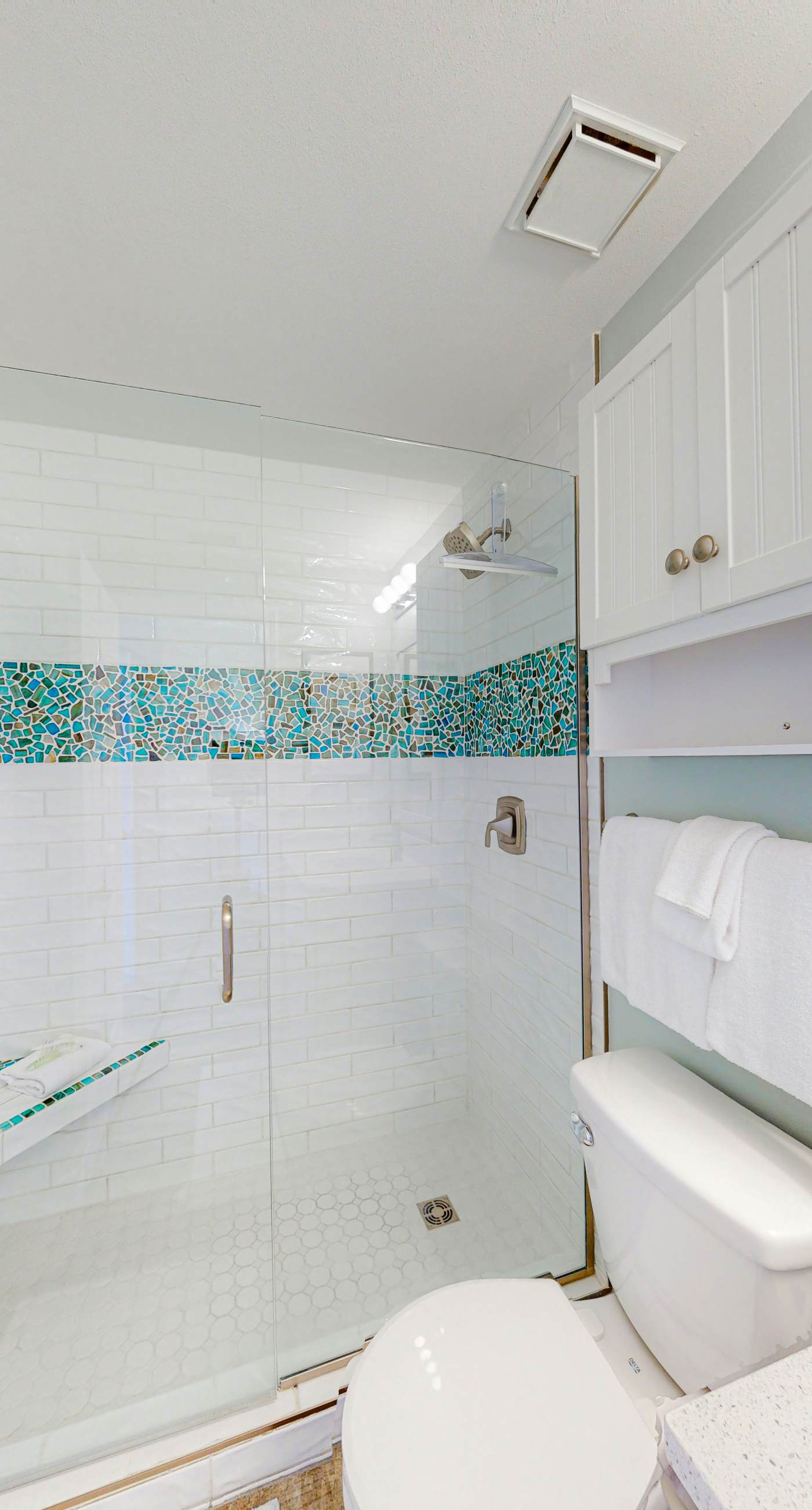 Gulffront Condo W Furnished Deck, Beach Access, Fast WiFi & Shared Pool Hot Tub