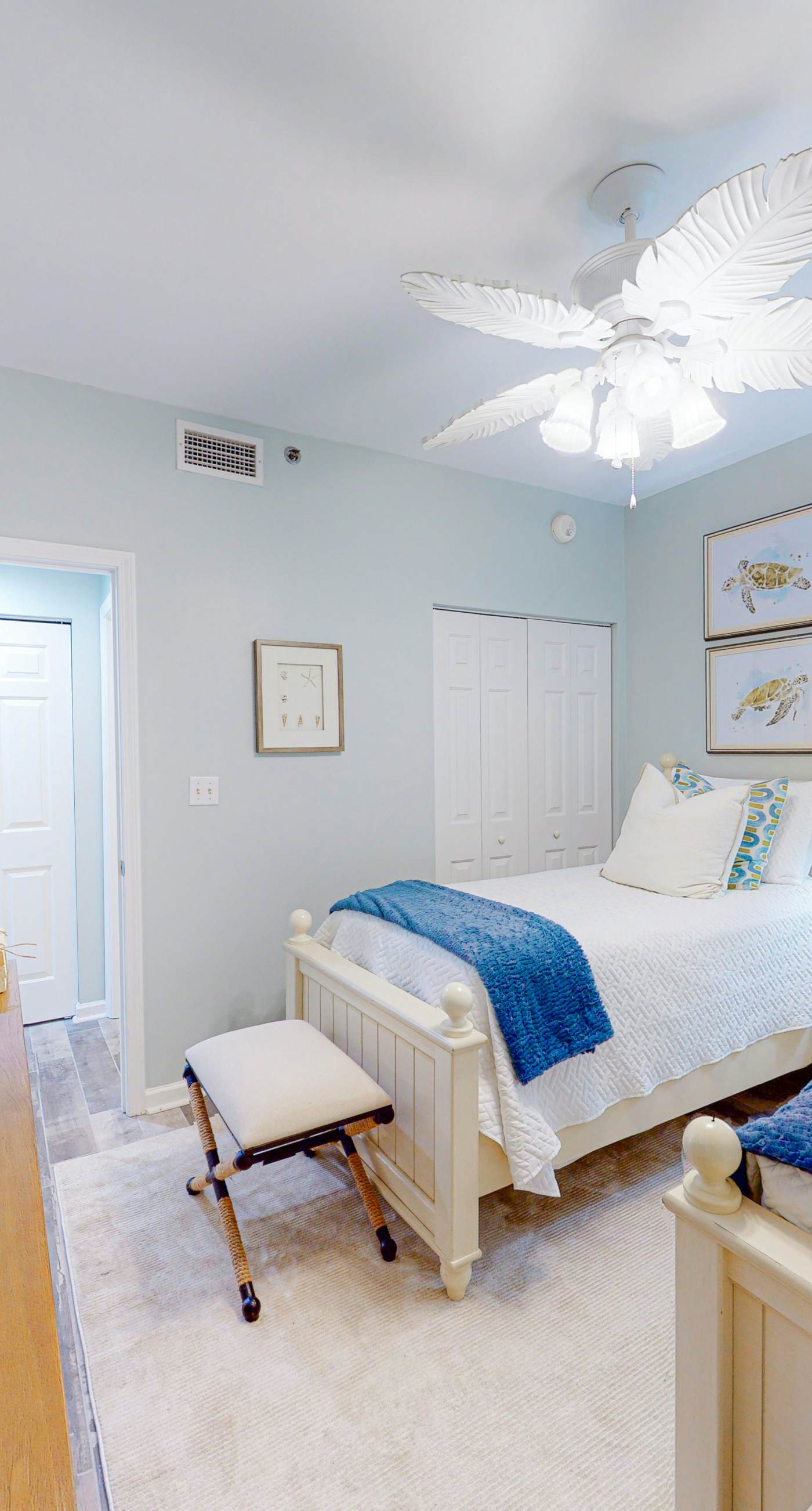 Gulffront Condo W Furnished Deck, Beach Access, Fast WiFi & Shared Pool Hot Tub